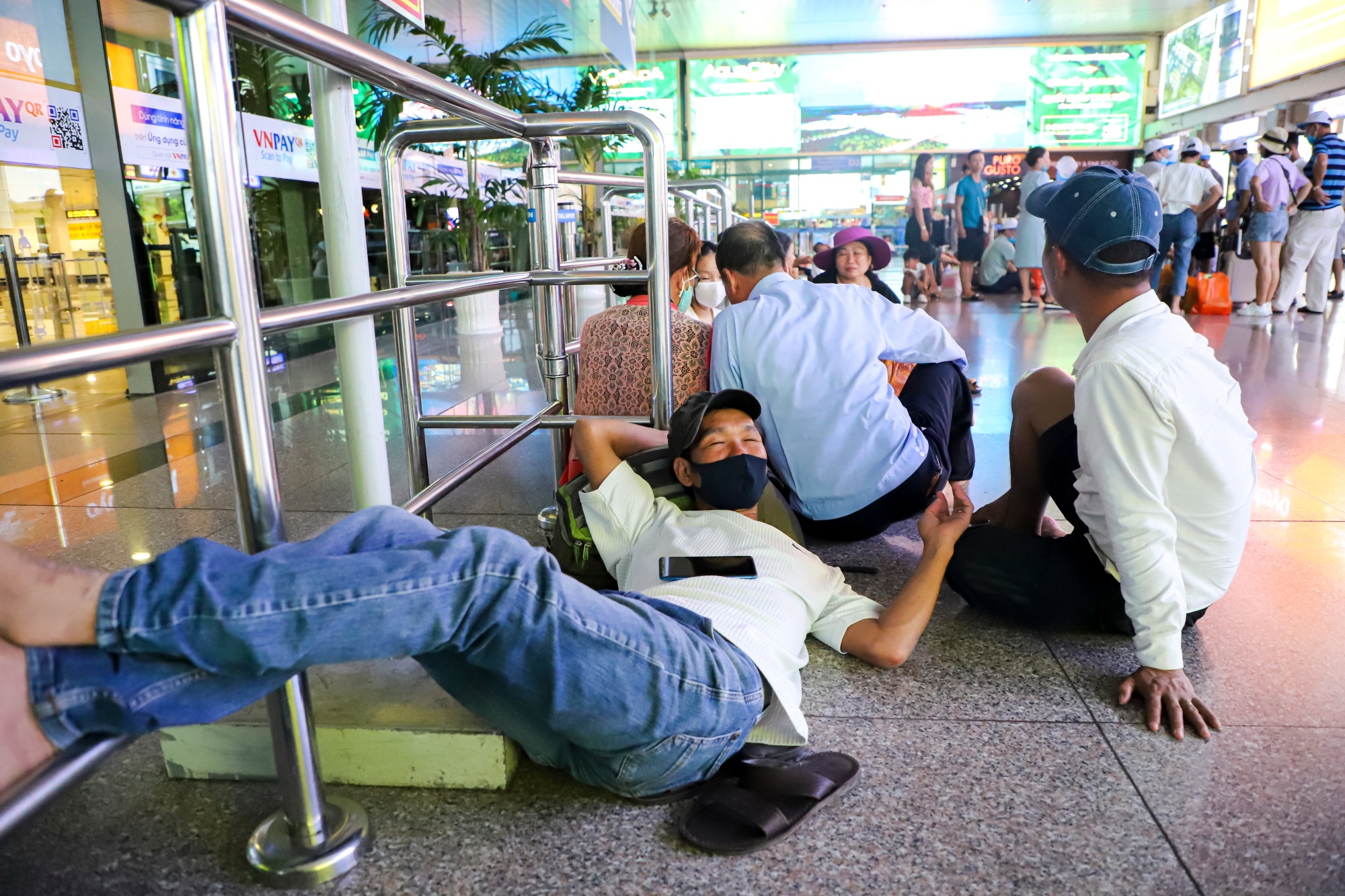 May bay VietJet truot duong bang anh 11