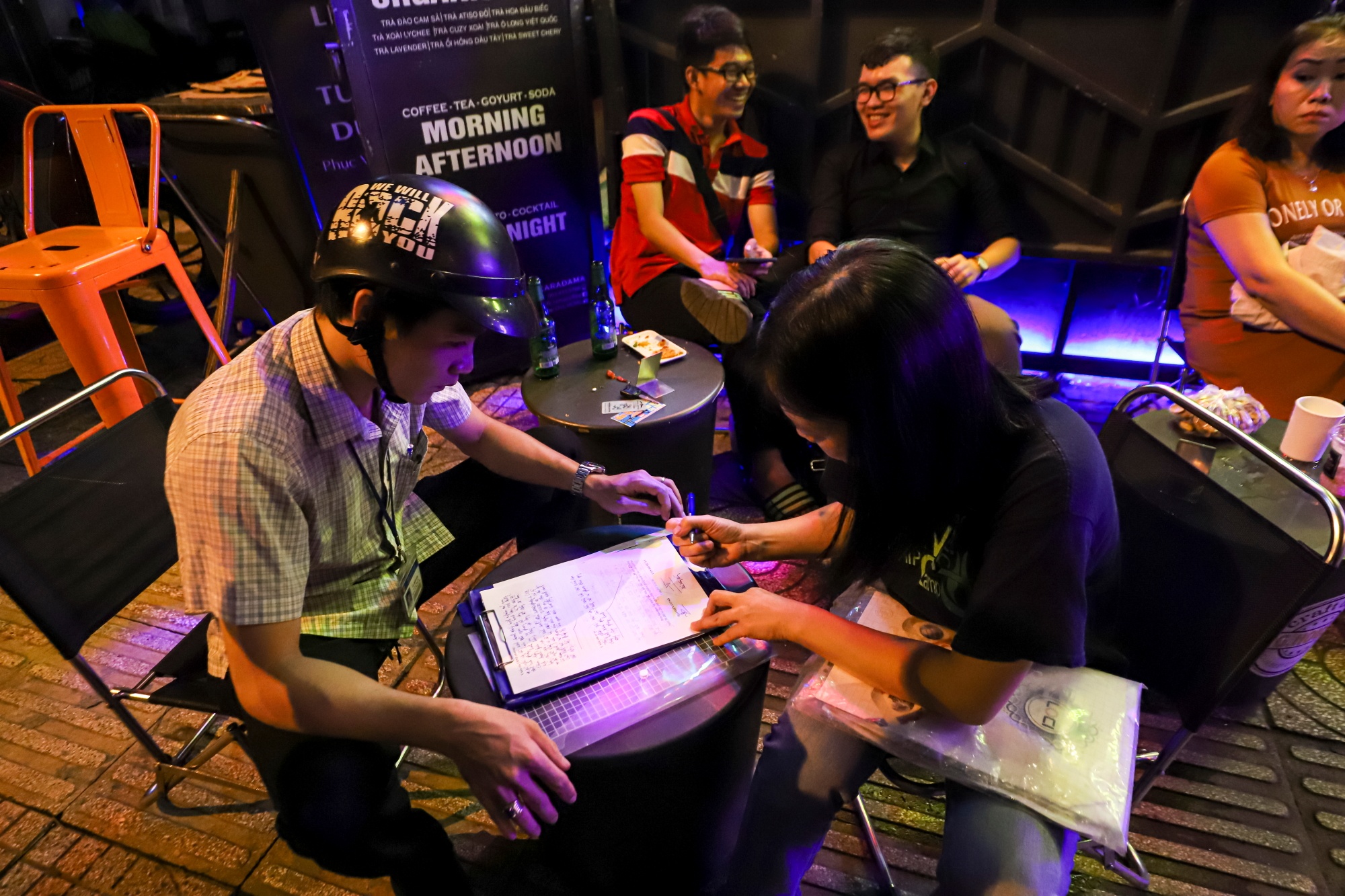 quan nhau bi xu phat lan chiem via he anh 7