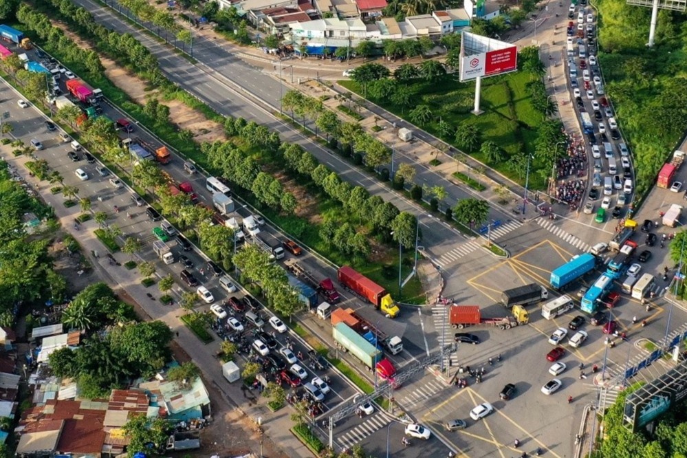 Ket xe trien mien tai nut giao An Phu, cua ngo phia dong TP.HCM hinh anh