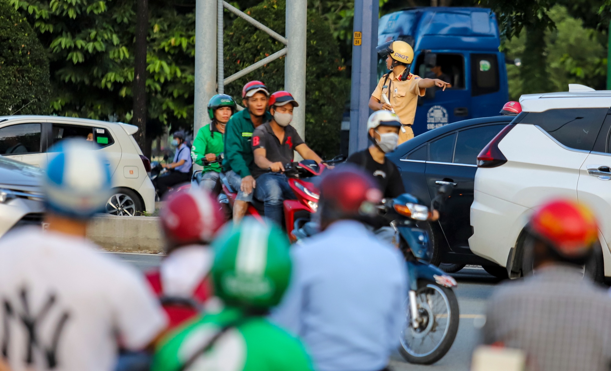 Ket xe nut giao An Phu anh 10