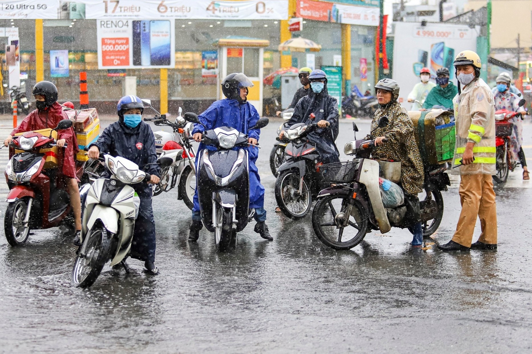 Duong pho Thu Duc ngap sau mua lon anh 1