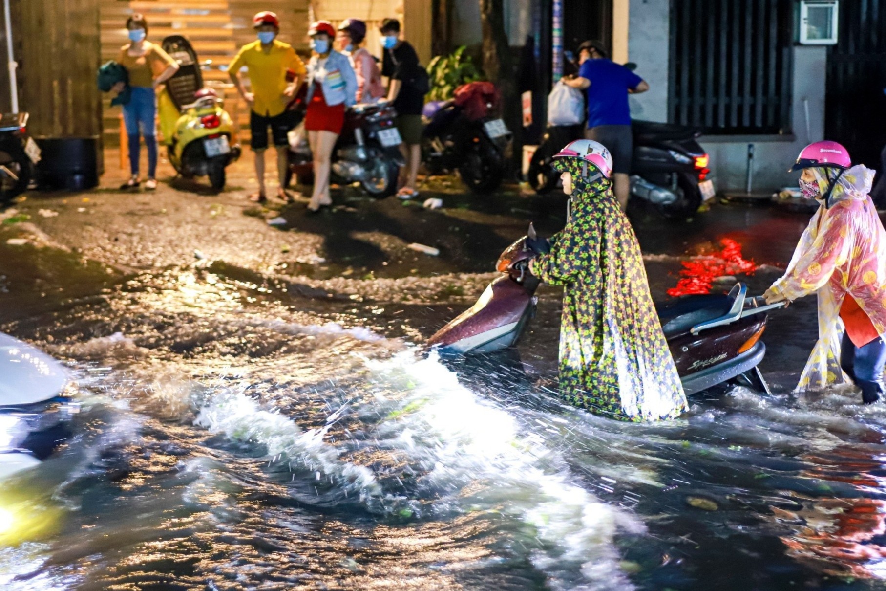 Ngap nua met sau con mua chieu cuoi tuan o TP.HCM hinh anh