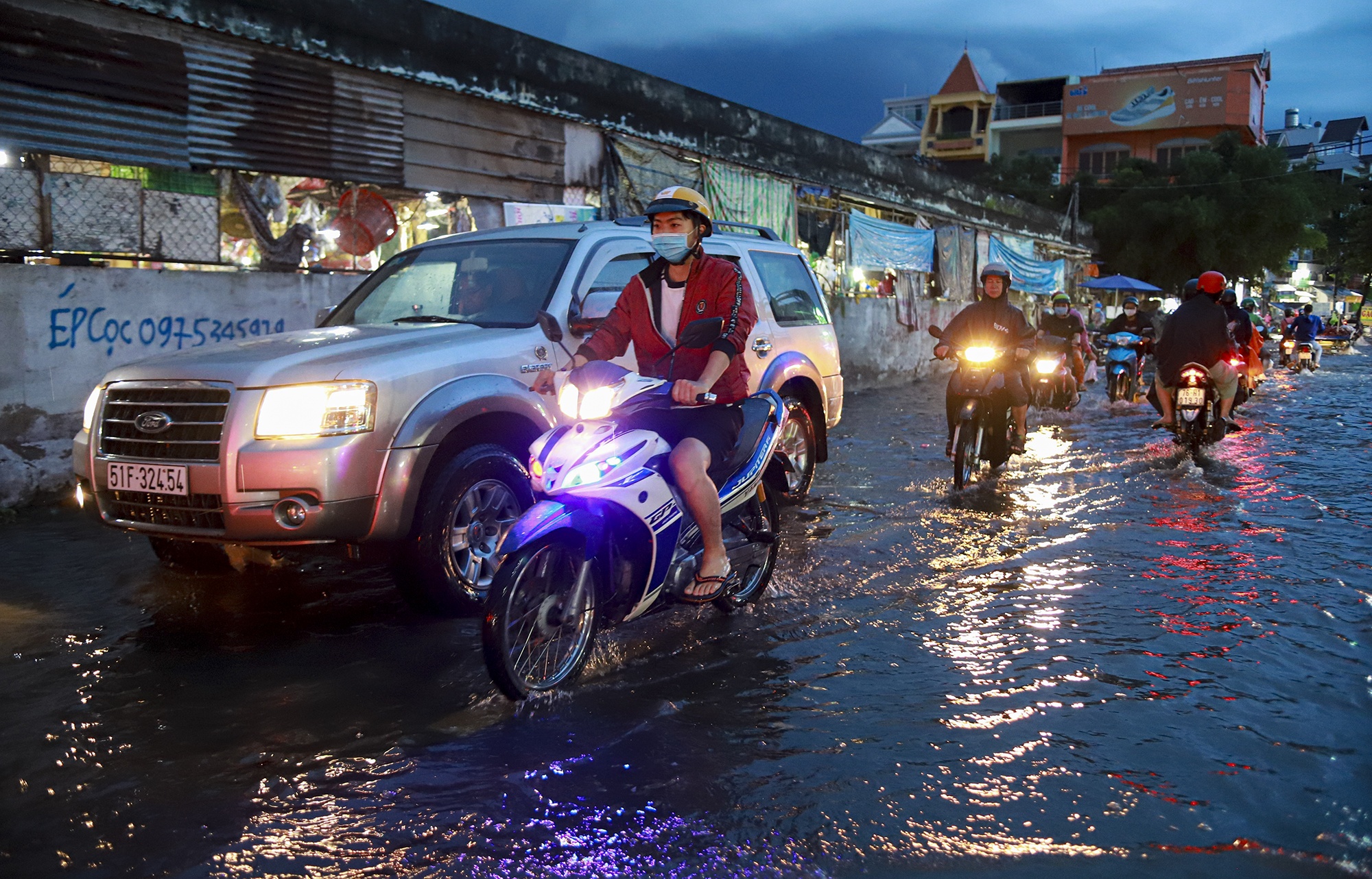 quan 9 ngap sau sau mua lon anh 8