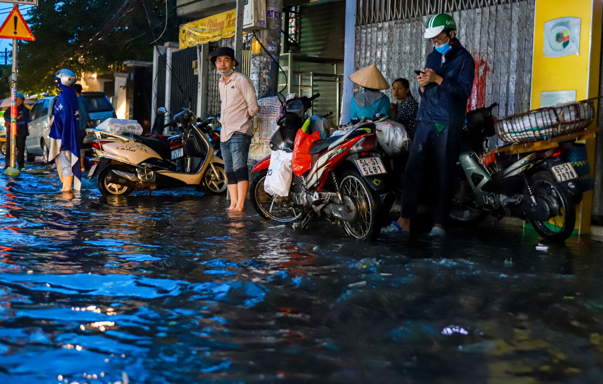 quan 9 ngap sau sau mua lon anh 5