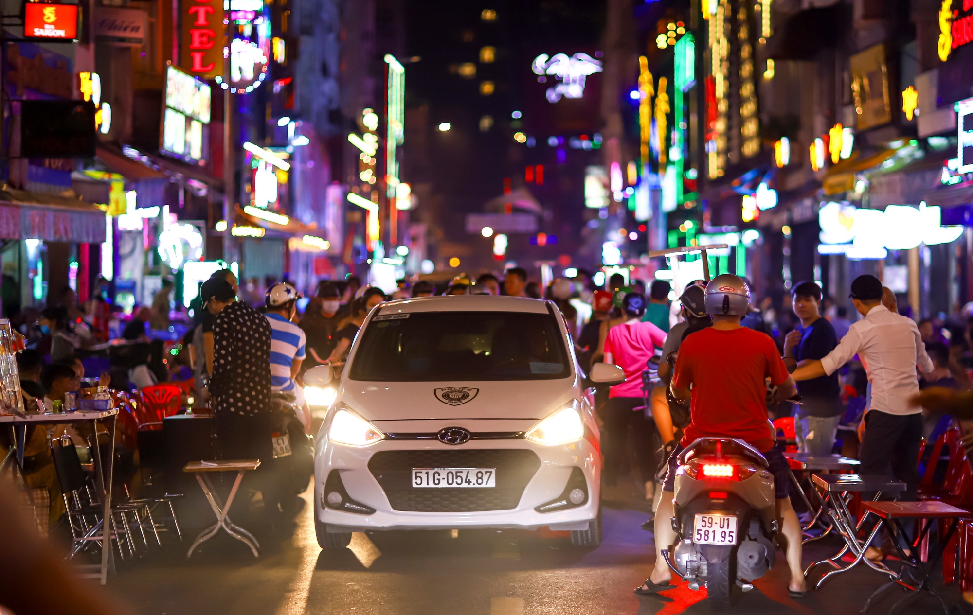 Pho di bo bui vien dong kin khach anh 7