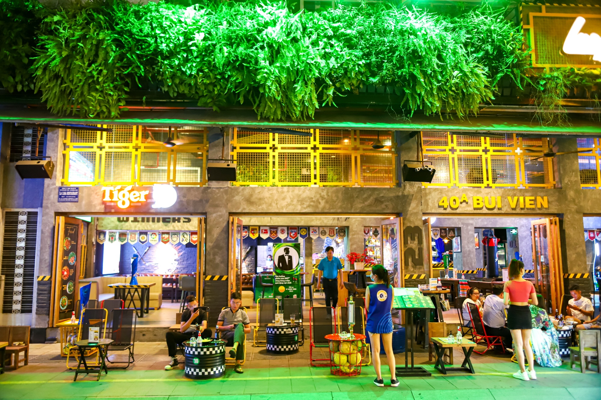 Pho di bo bui vien dong kin khach anh 9