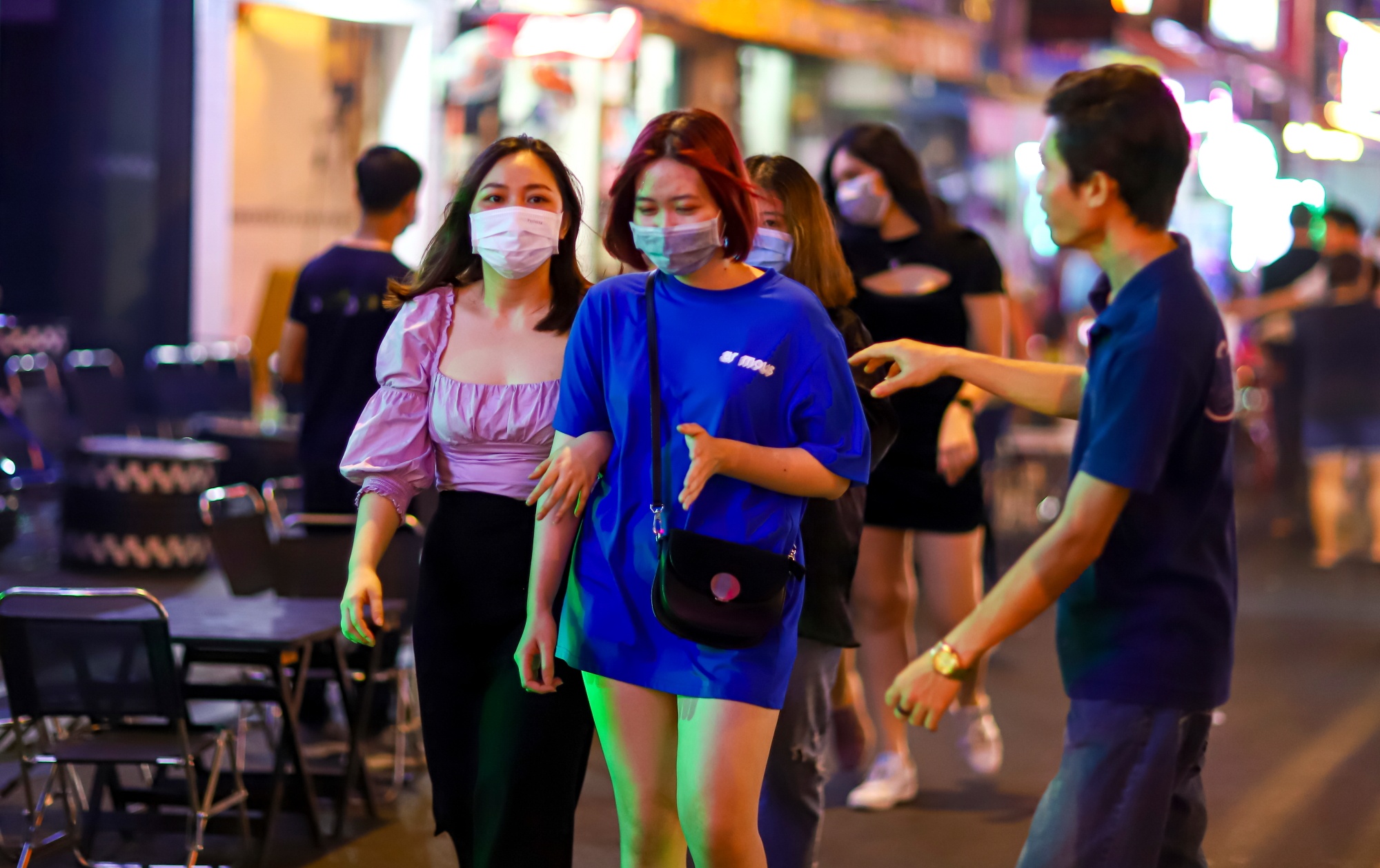 Pho di bo bui vien dong kin khach anh 6