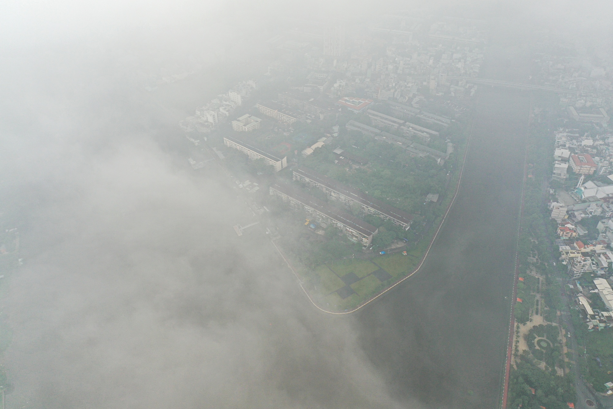 TP.HCM trong ngay khong khi co hai anh 2