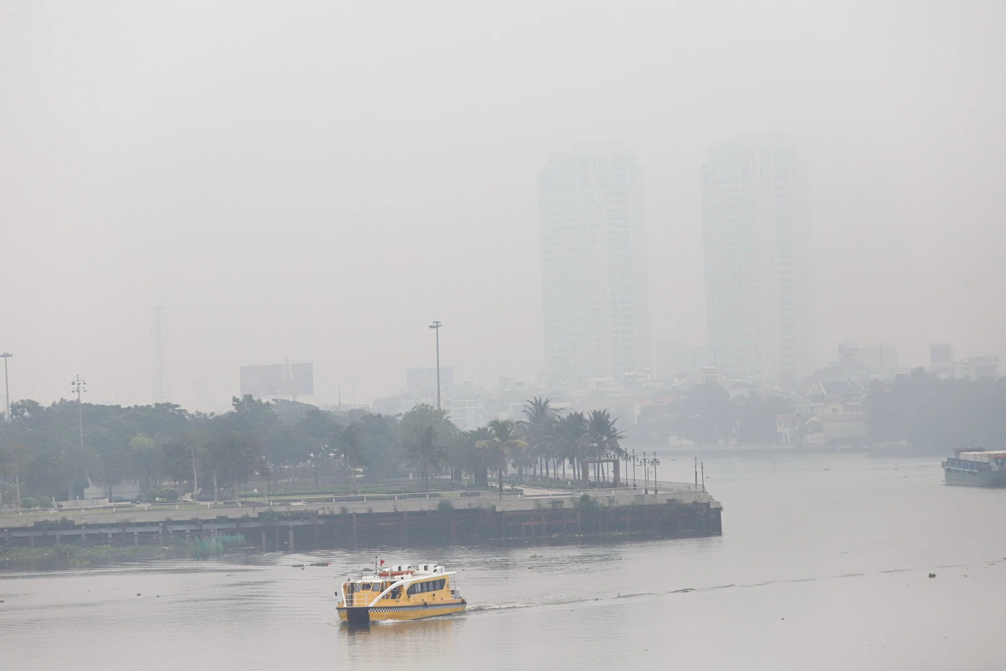 TP.HCM trong ngay khong khi co hai anh 7