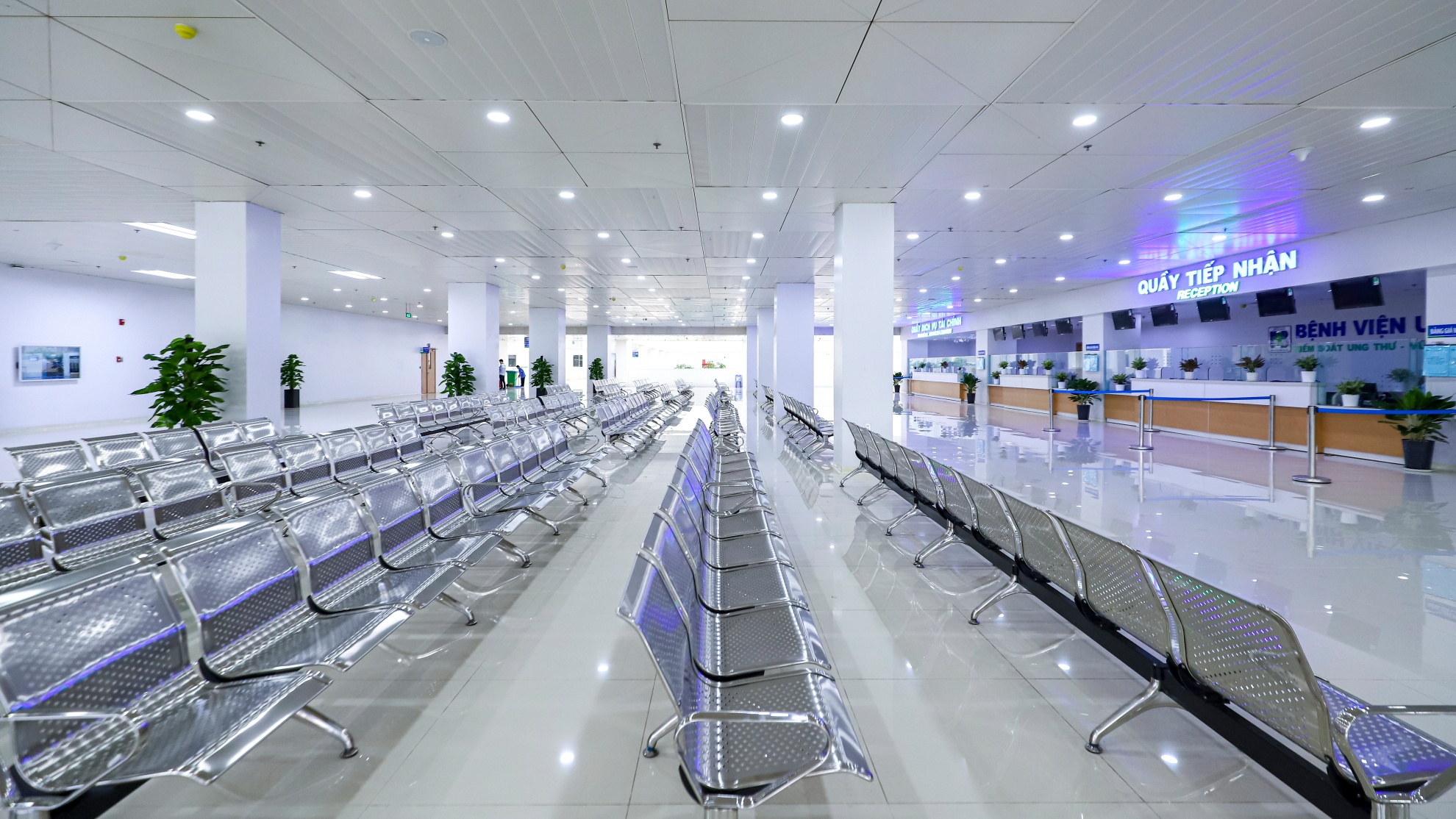 Benh vien Ung buou co san bay truc thang anh 5