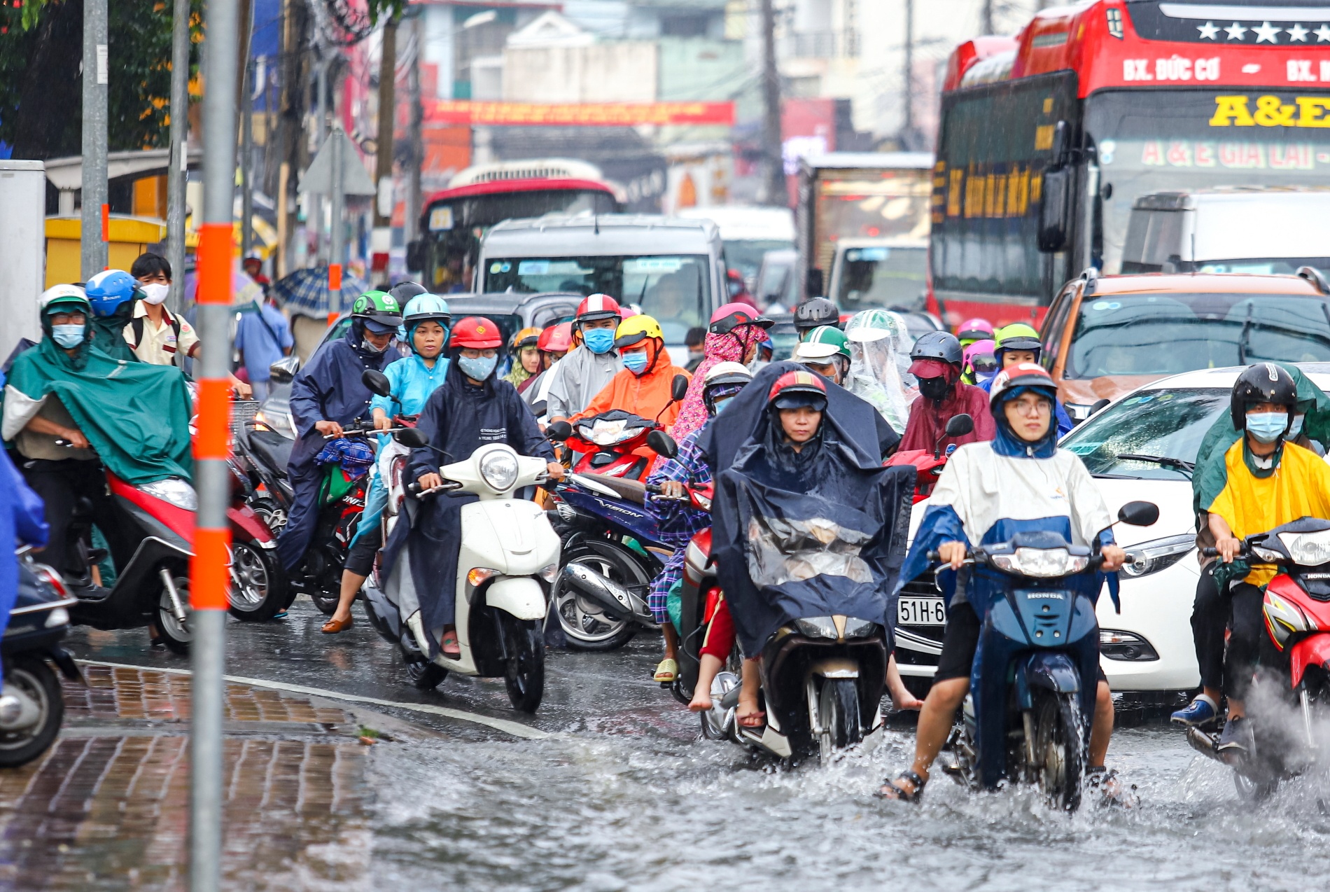 ngap duong o TP.HCM anh 2