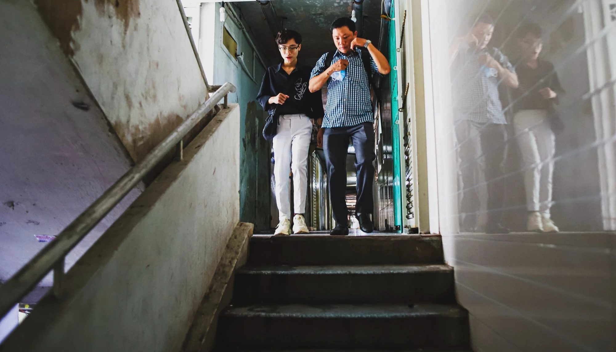 Minh Nhat giup me chay than anh 11