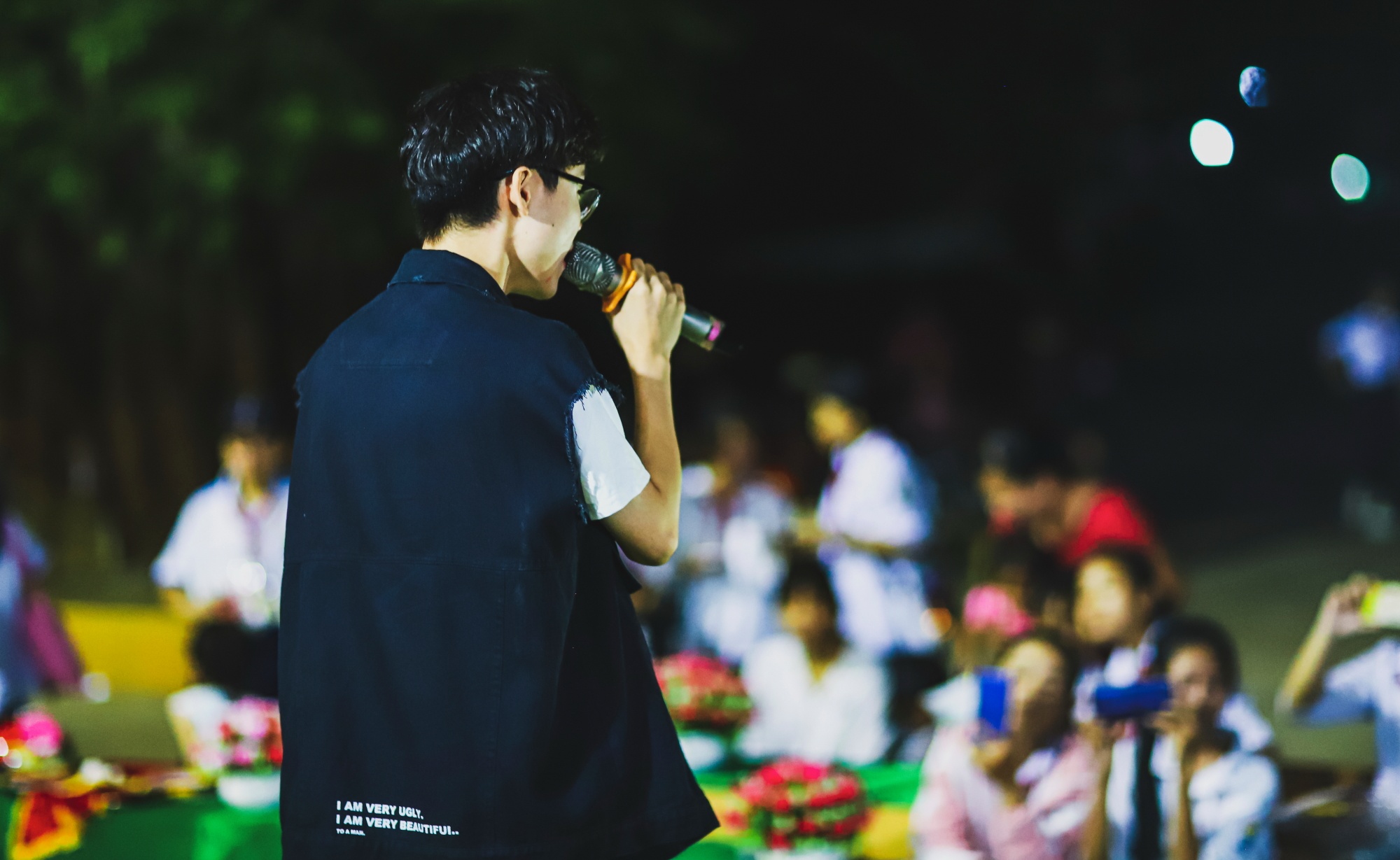 Minh Nhat giup me chay than anh 18