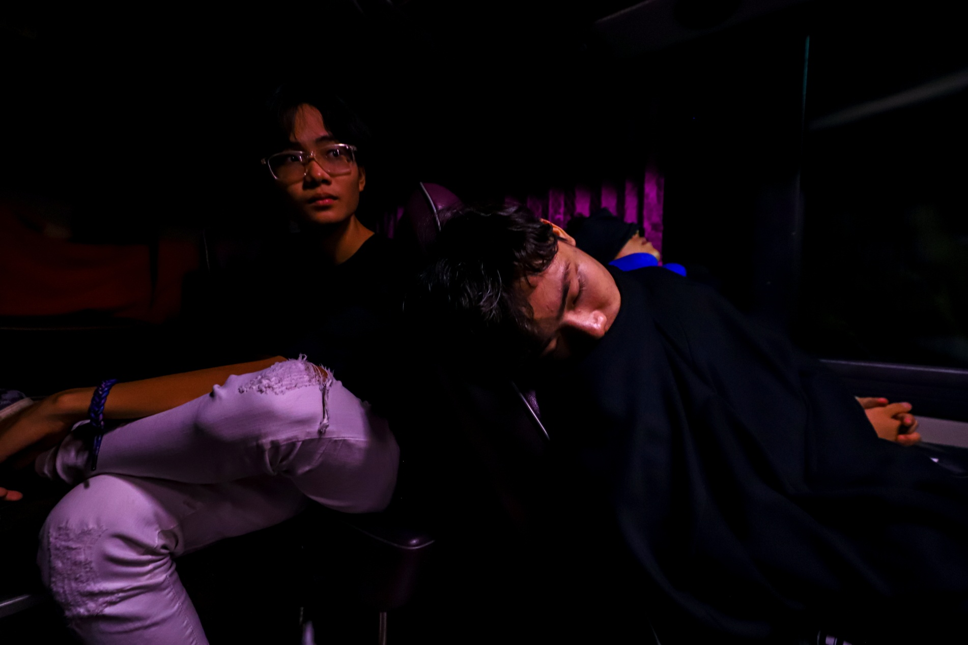 Minh Nhat giup me chay than anh 21