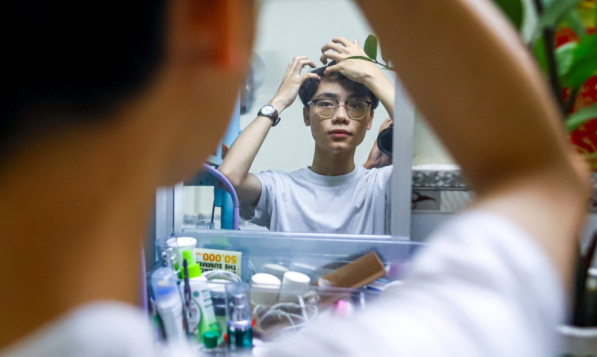 Minh Nhat giup me chay than anh 7