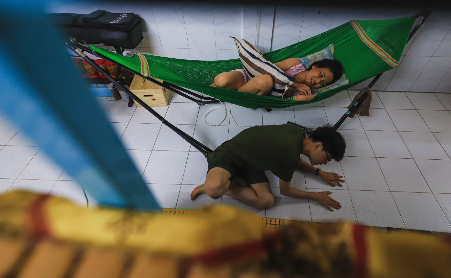 Minh Nhat giup me chay than anh 29