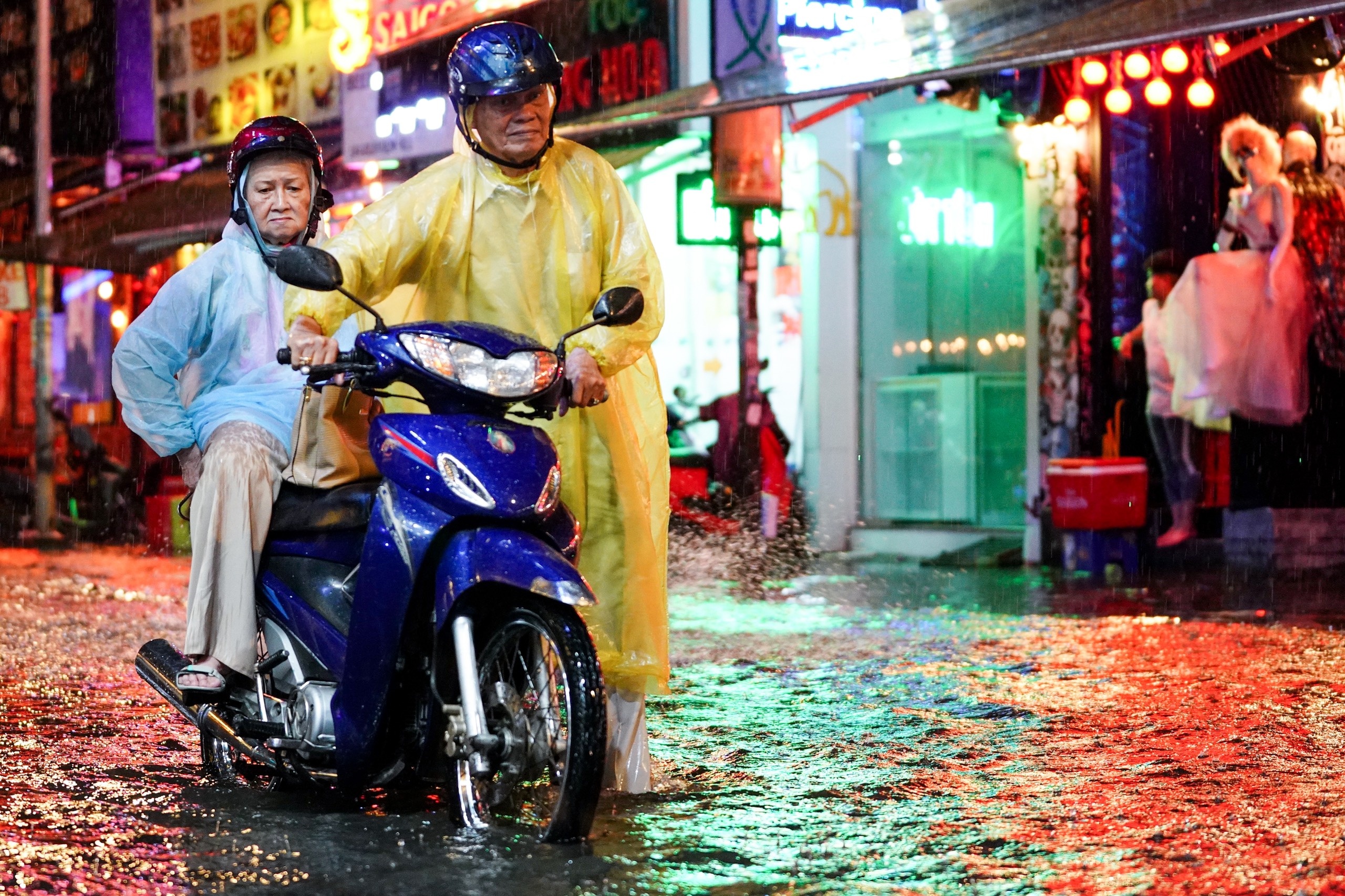 duong truong cong dinh ngap sau sau mua anh 10