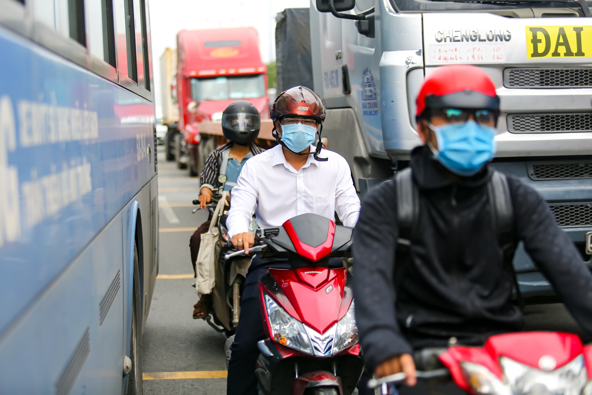 Xe co ket hang chuc km xa lo Ha Noi anh 9