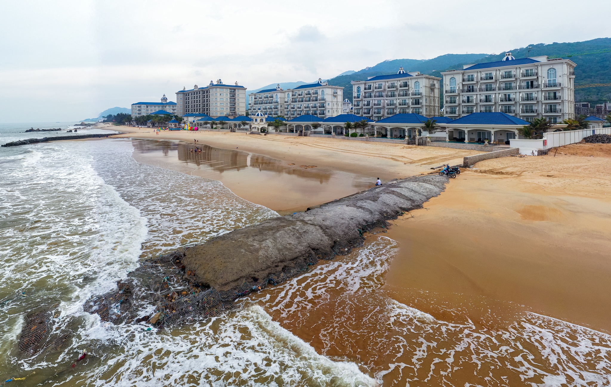 Du an Lan Rung Resort xay dung ke lan bien khien dan buc xuc hinh anh