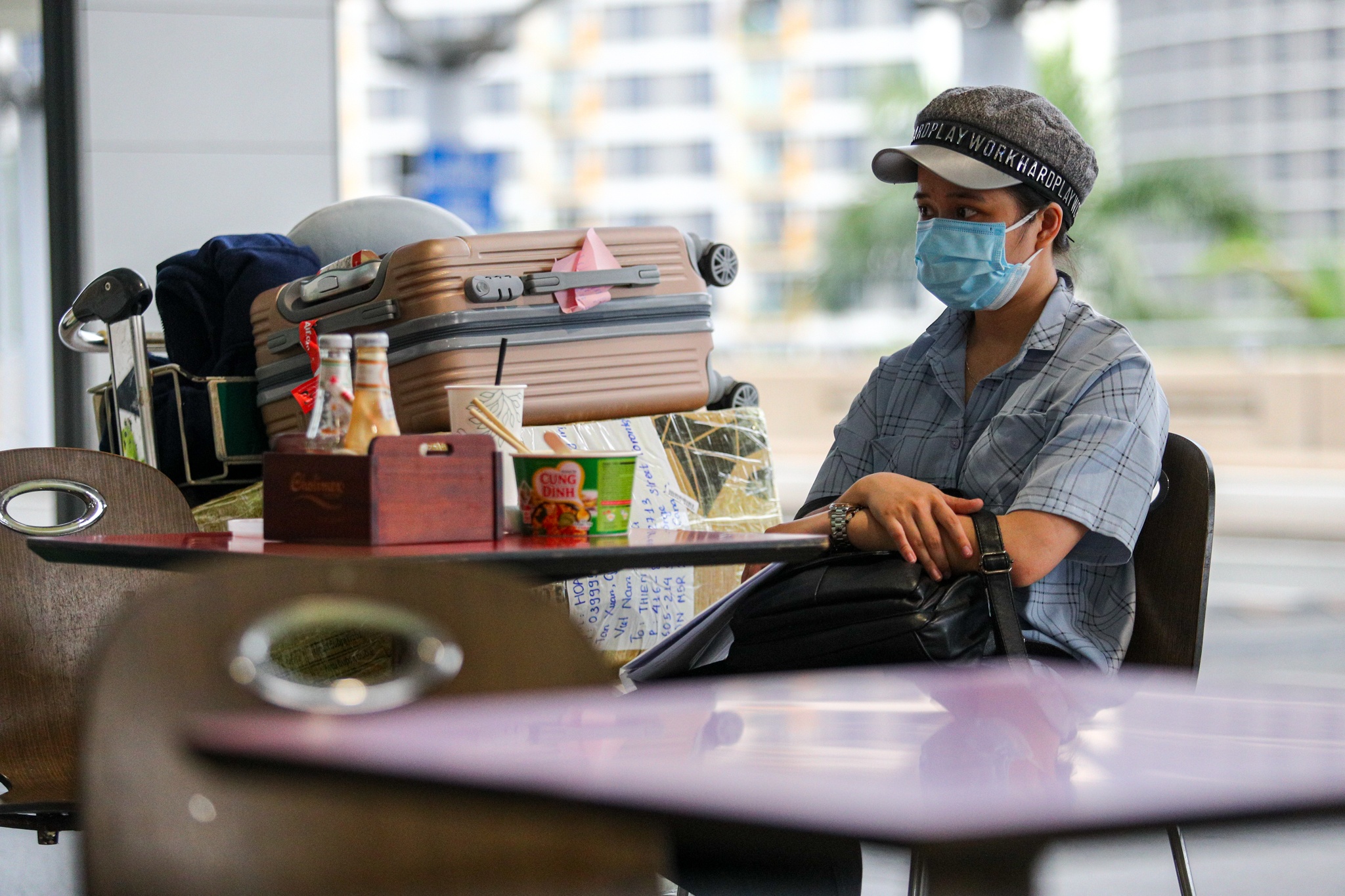 Ga quoc te Tan Son Nhat vang lang anh 10