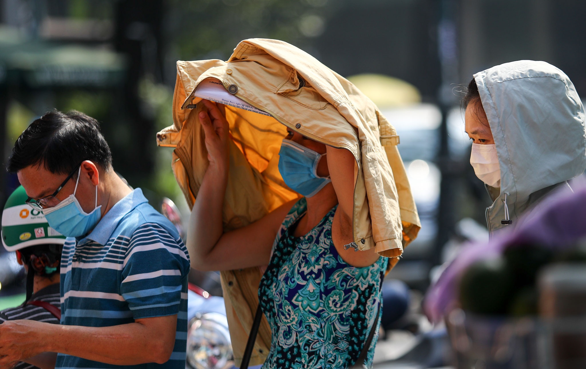 Doi nang gan 2 tieng de doi tra ve may bay hinh anh