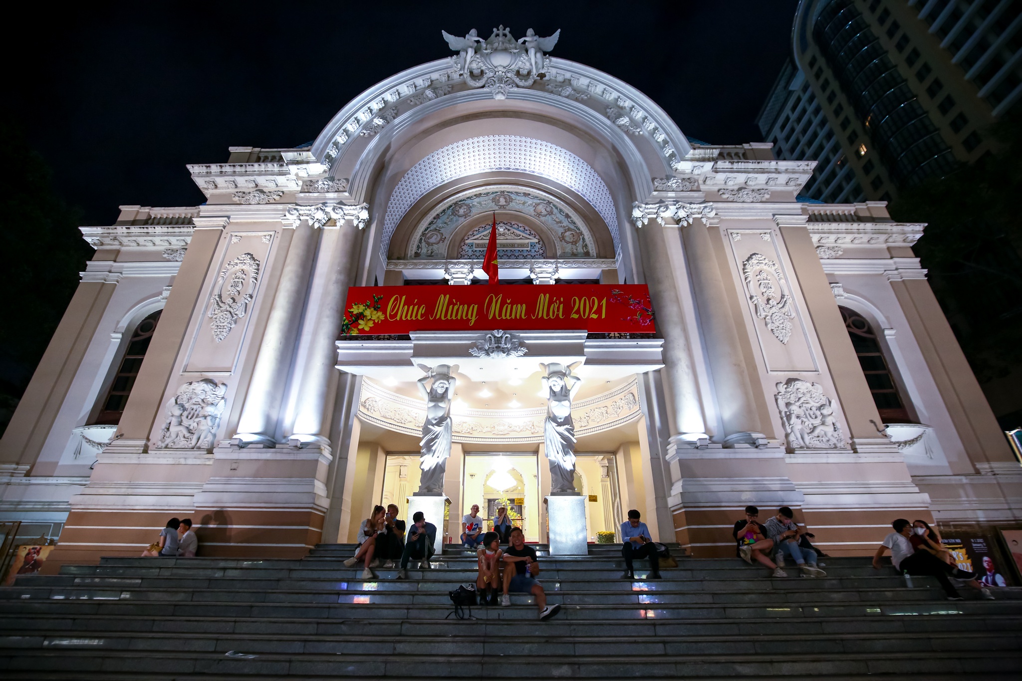 Canh vang lang o TP.HCM dem giao thua anh 8