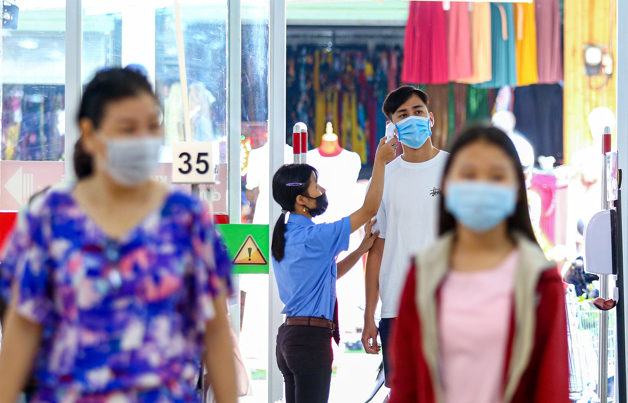 sieu thi vang ve mung 2 tet anh 8