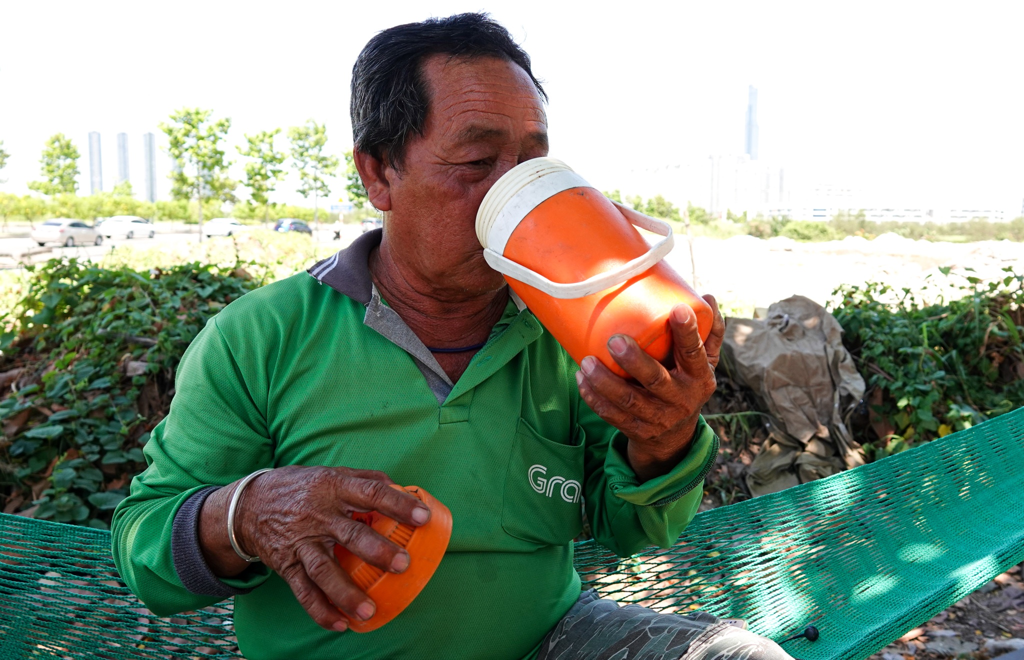 Mat duong boc hoi vi nang nong TP.HCM anh 10