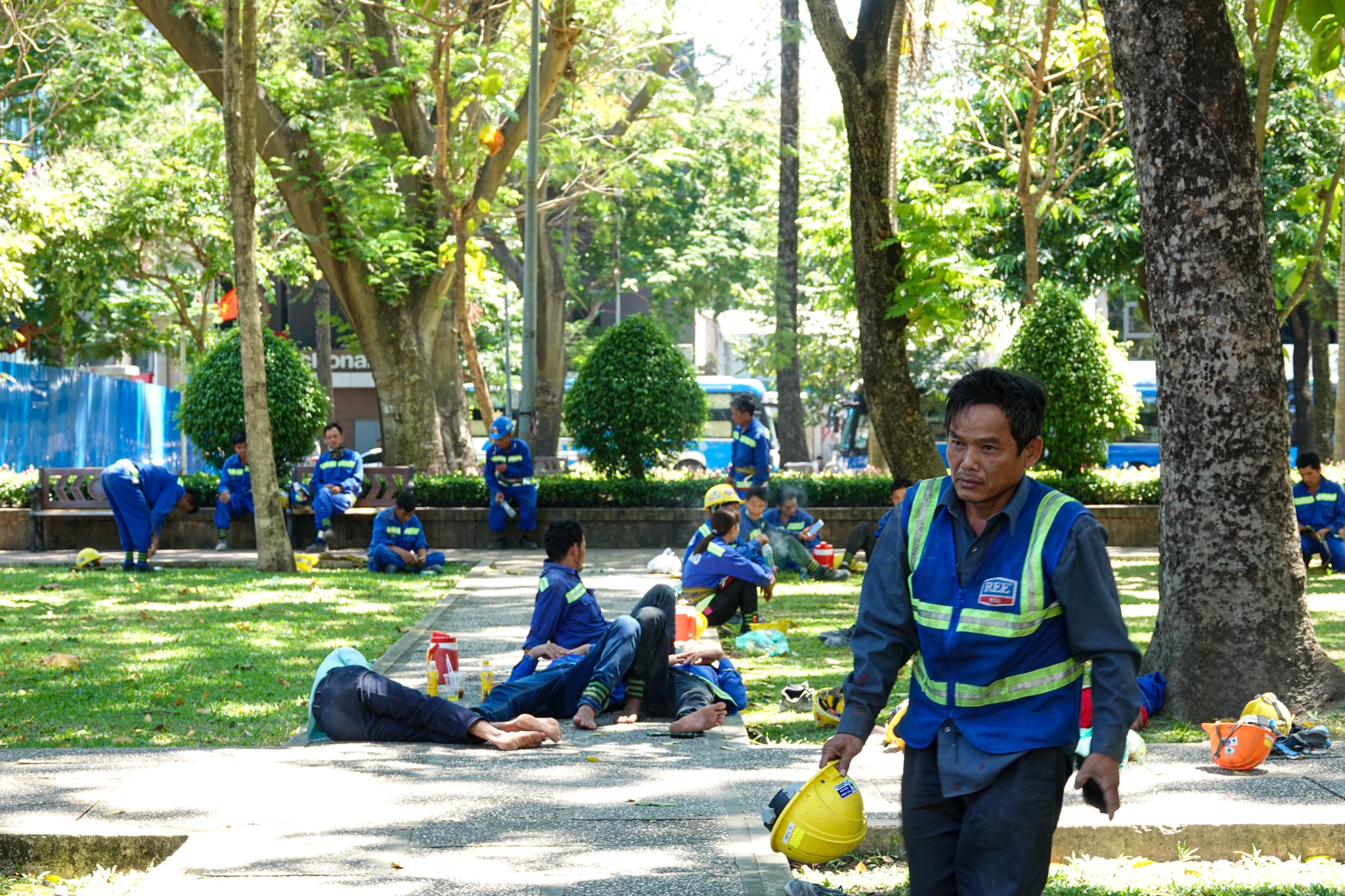 Mat duong boc hoi vi nang nong TP.HCM anh 9