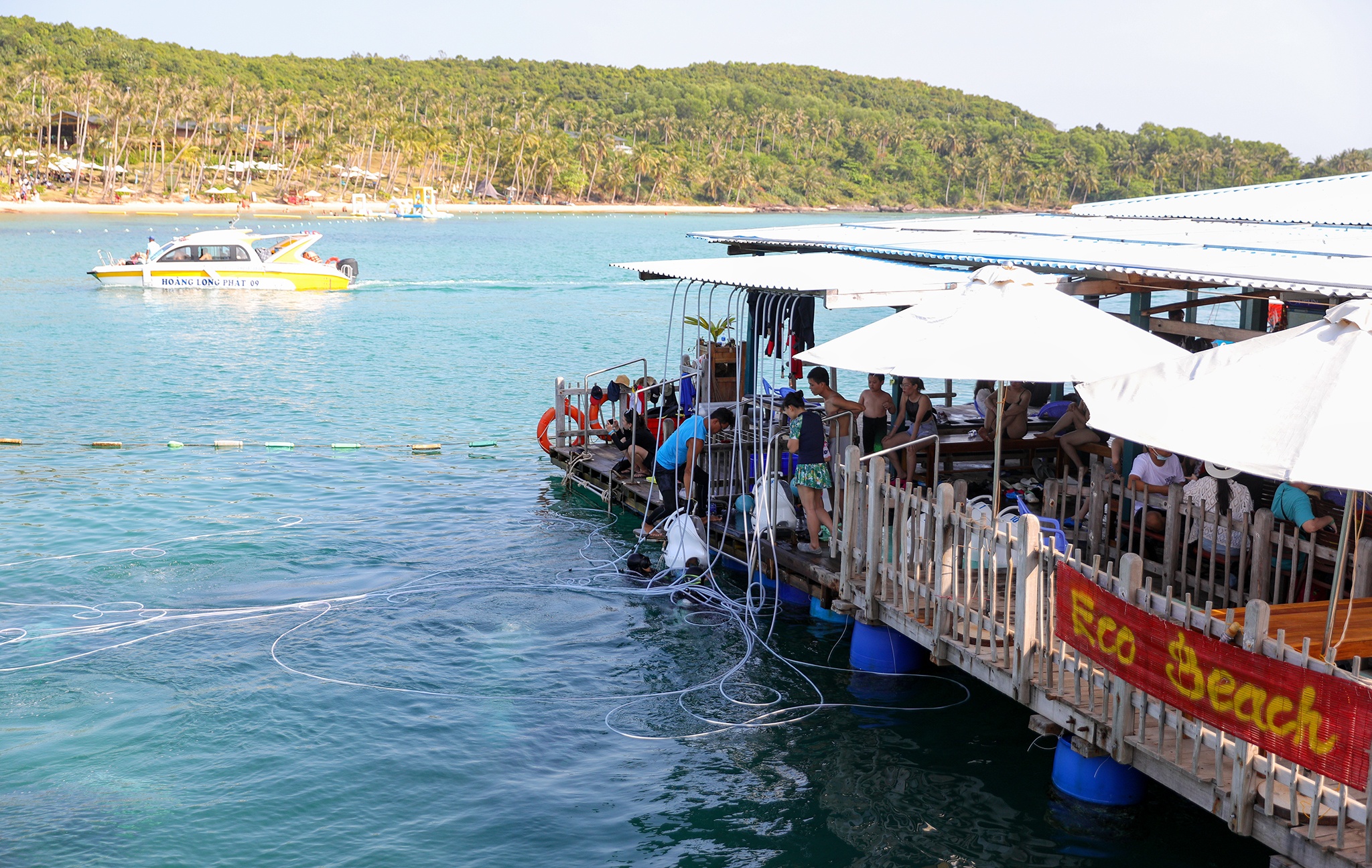 nhon nhip du khach tro lai o Phu Quoc anh 6