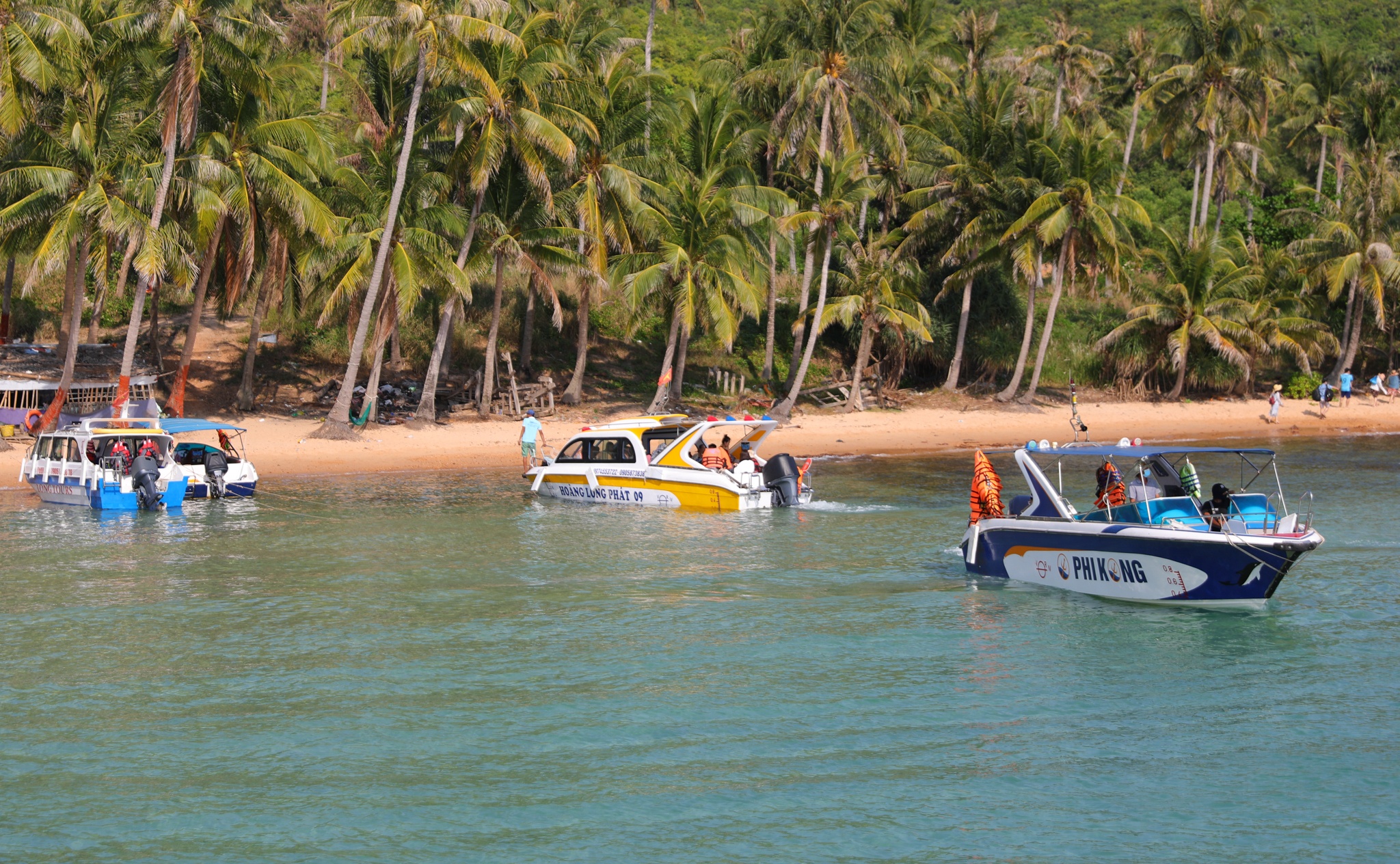 nhon nhip du khach tro lai o Phu Quoc anh 4