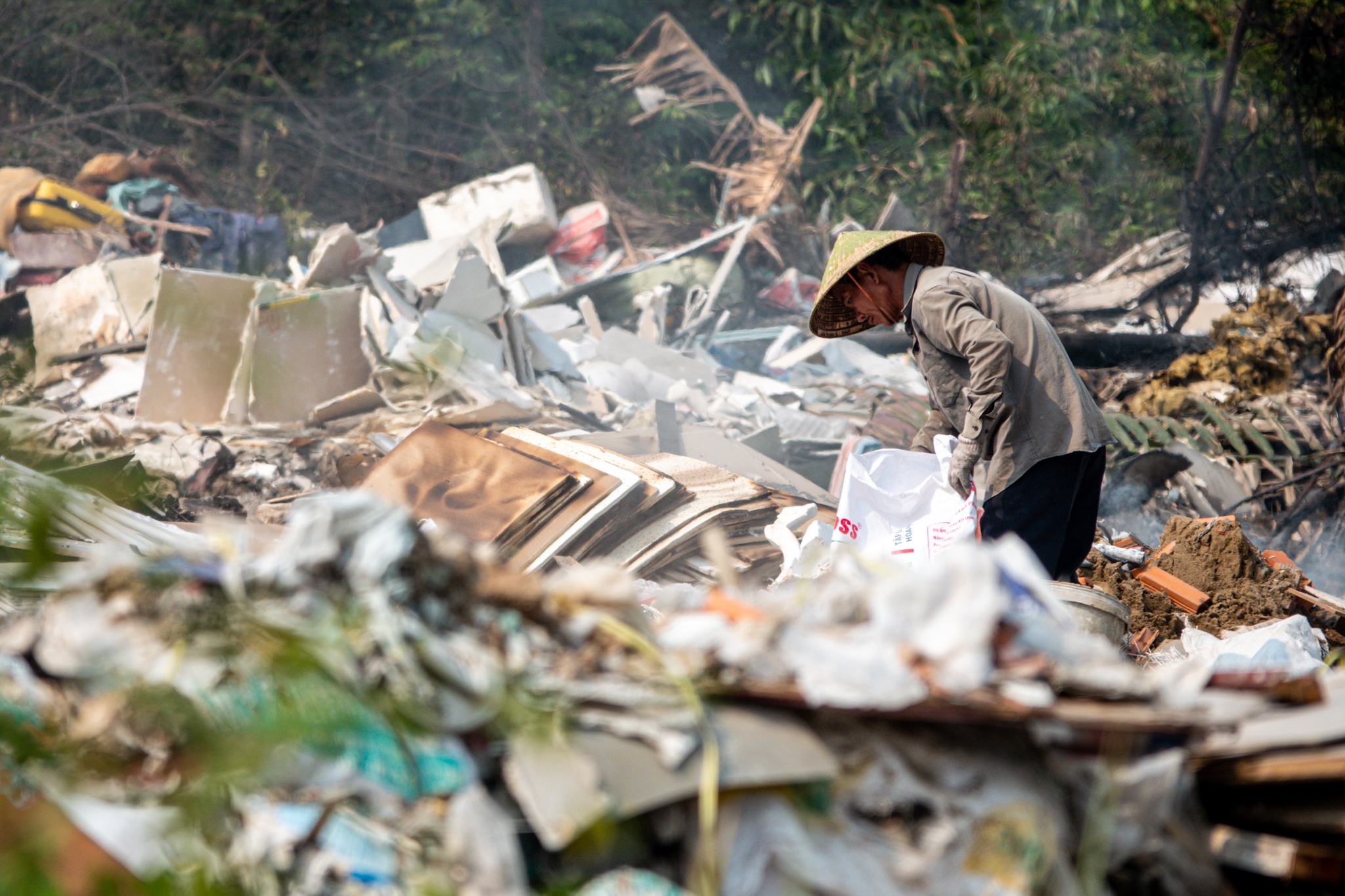 Dan song 20 nam canh bai rac thuoc du an treo anh 3