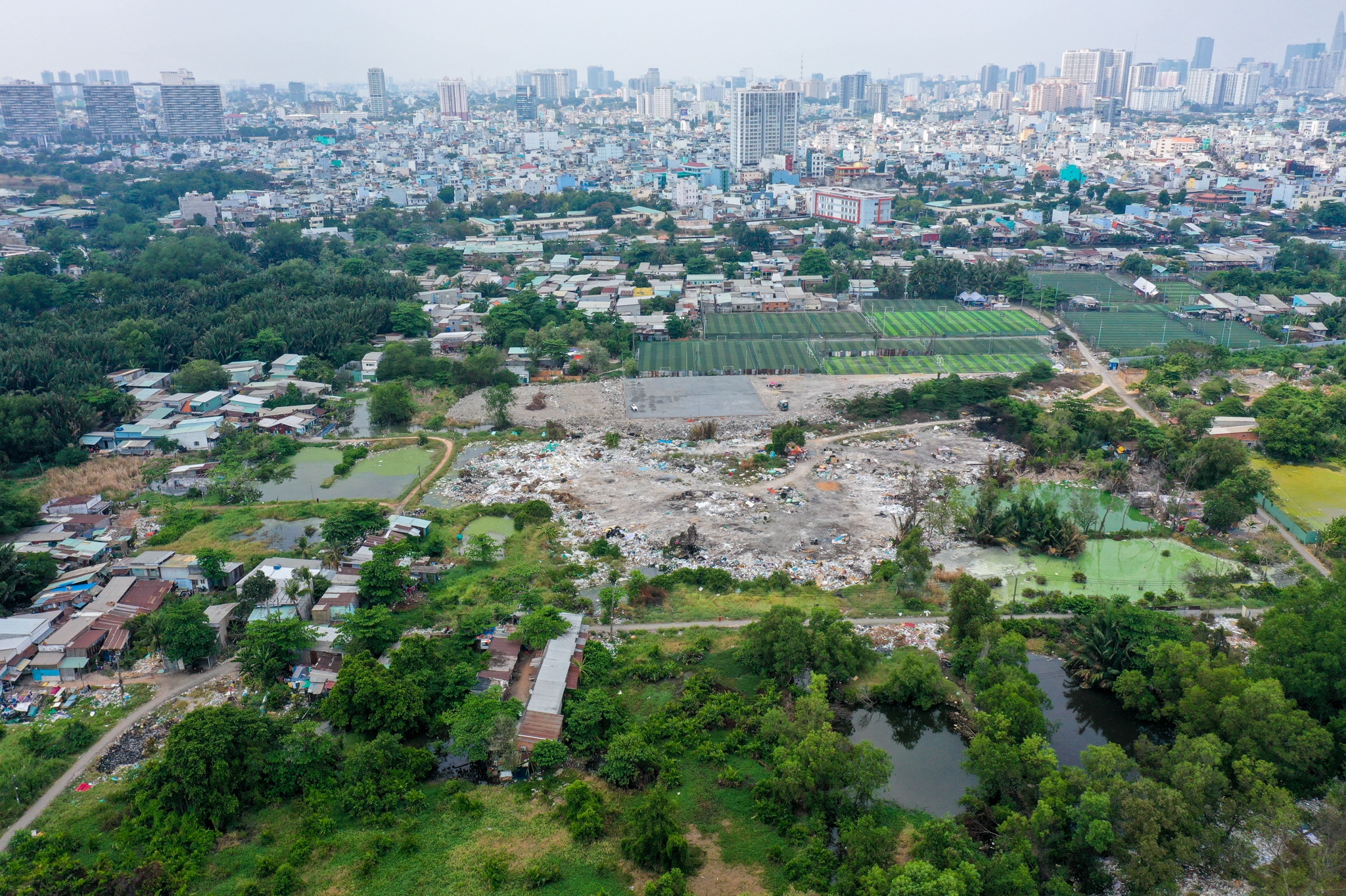 Dan song 20 nam canh bai rac thuoc du an treo anh 1