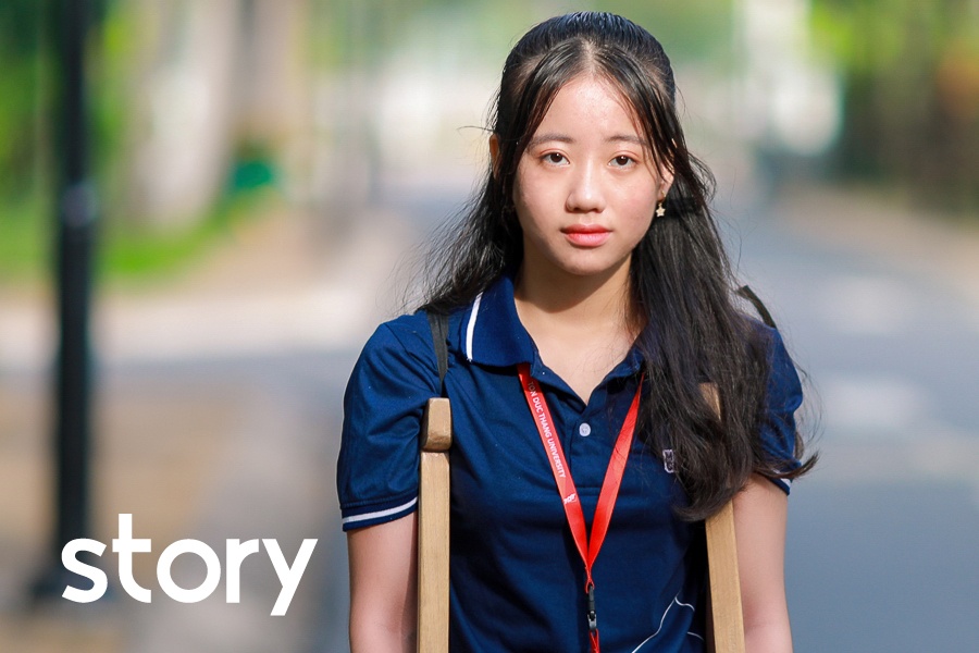 Nu sinh DH Ton Duc Thang 'mot chan' len giang duong hinh anh