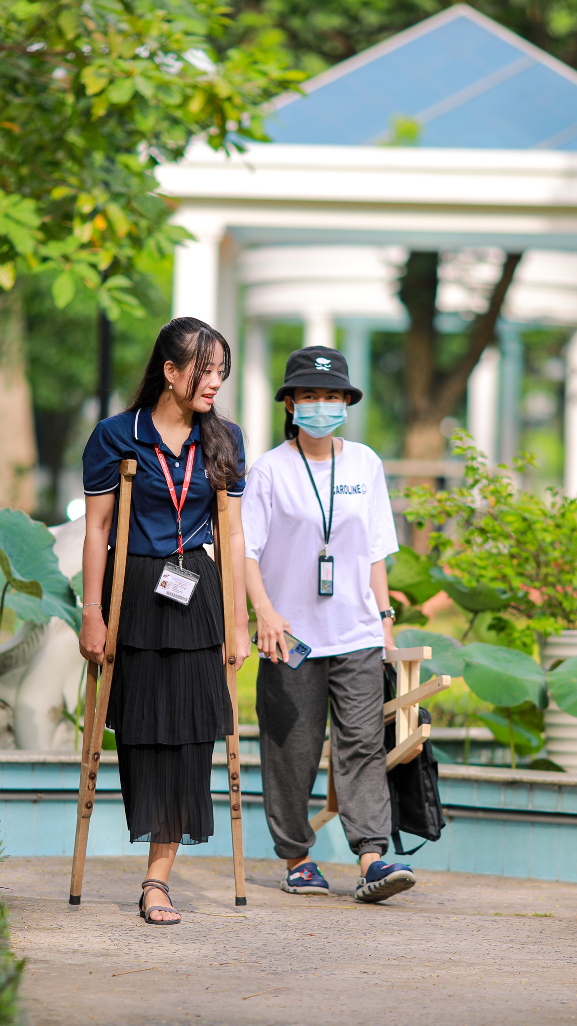 nu sinh ton duc thang chong nang di hoc anh 13