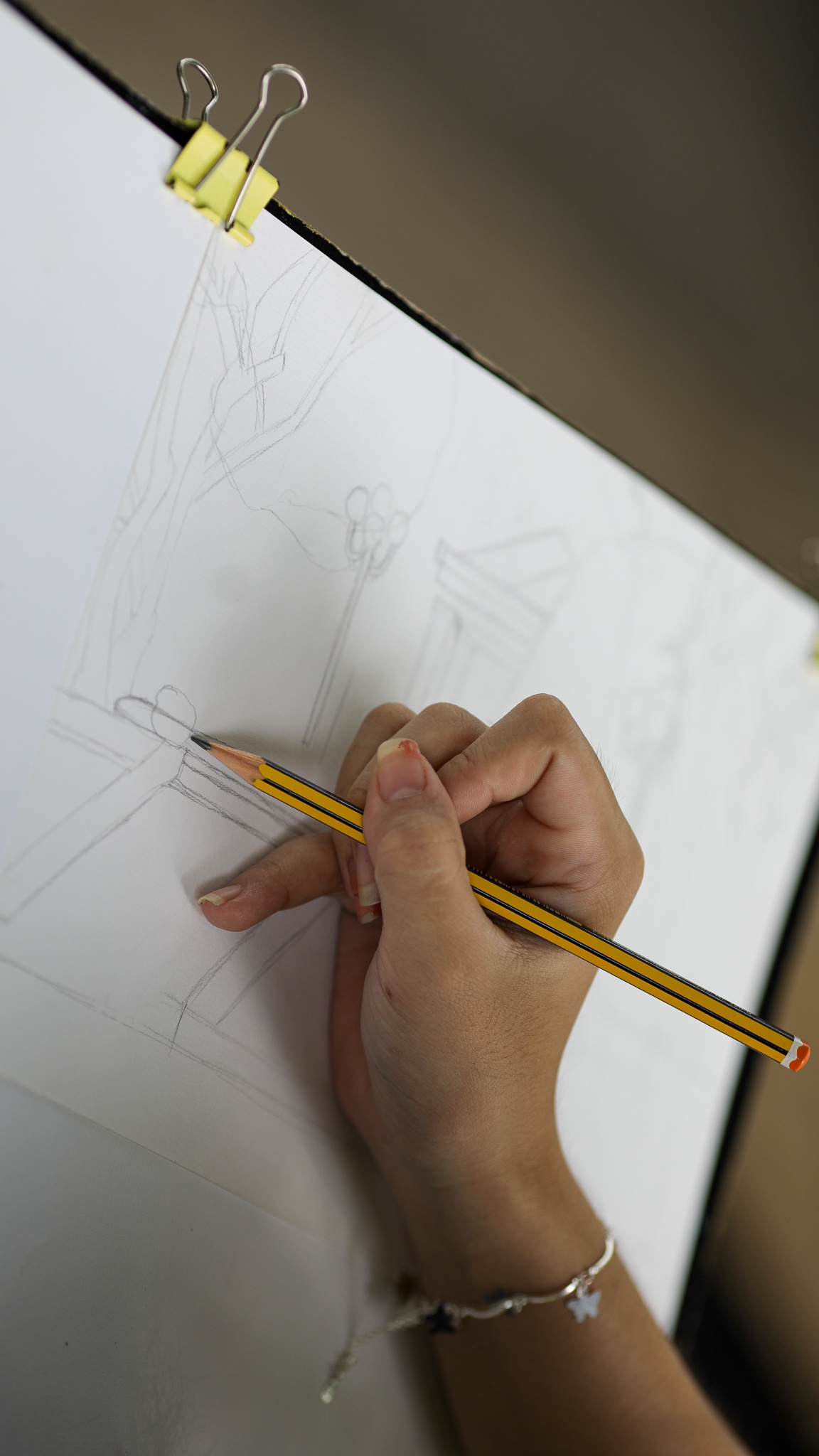 nu sinh ton duc thang chong nang di hoc anh 19