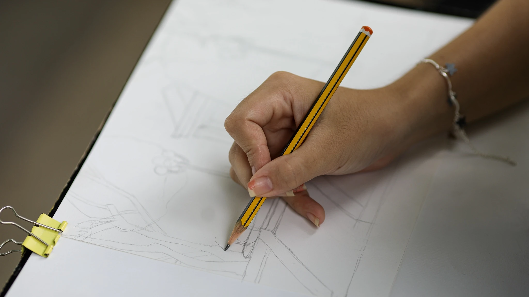 nu sinh ton duc thang chong nang di hoc anh 20