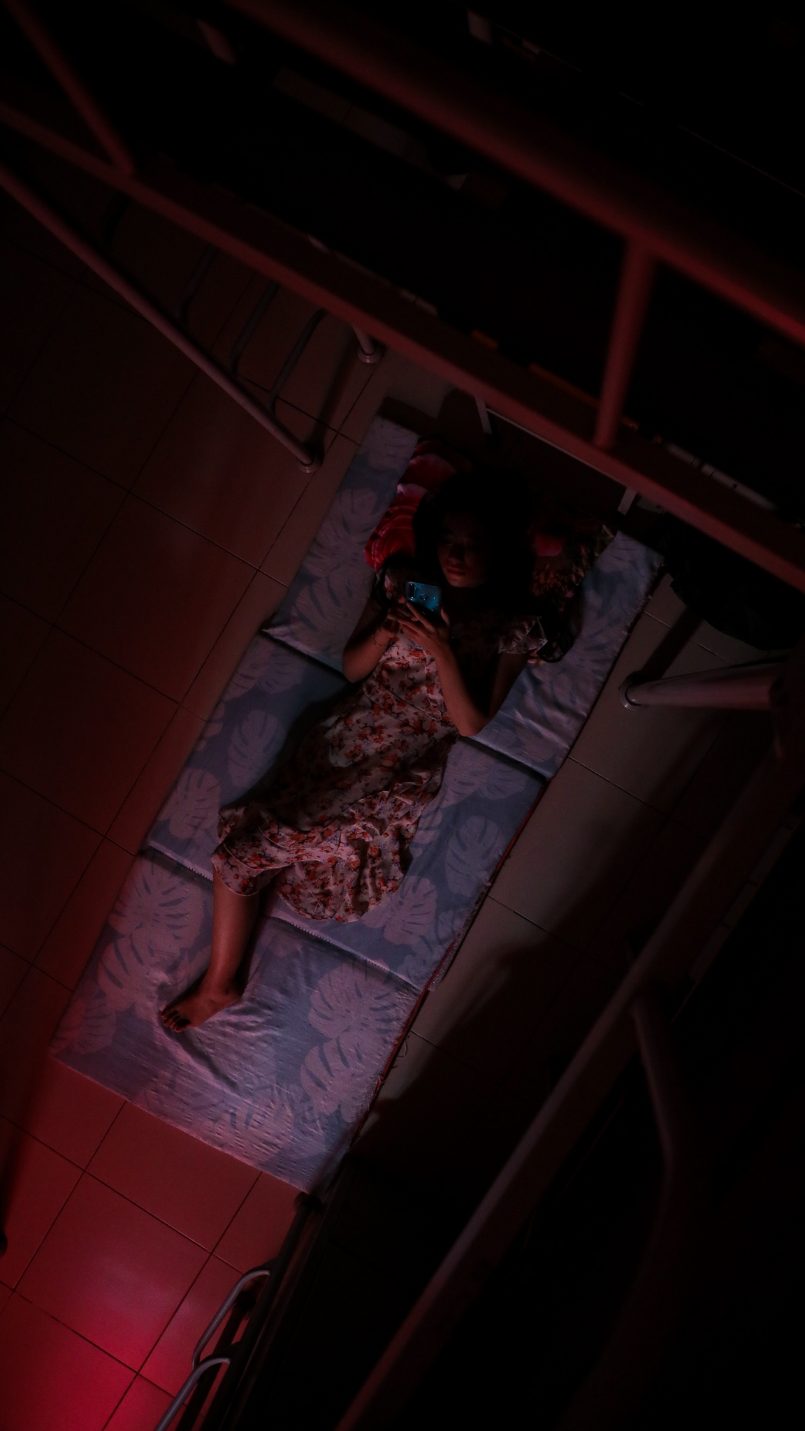 nu sinh ton duc thang chong nang di hoc anh 26