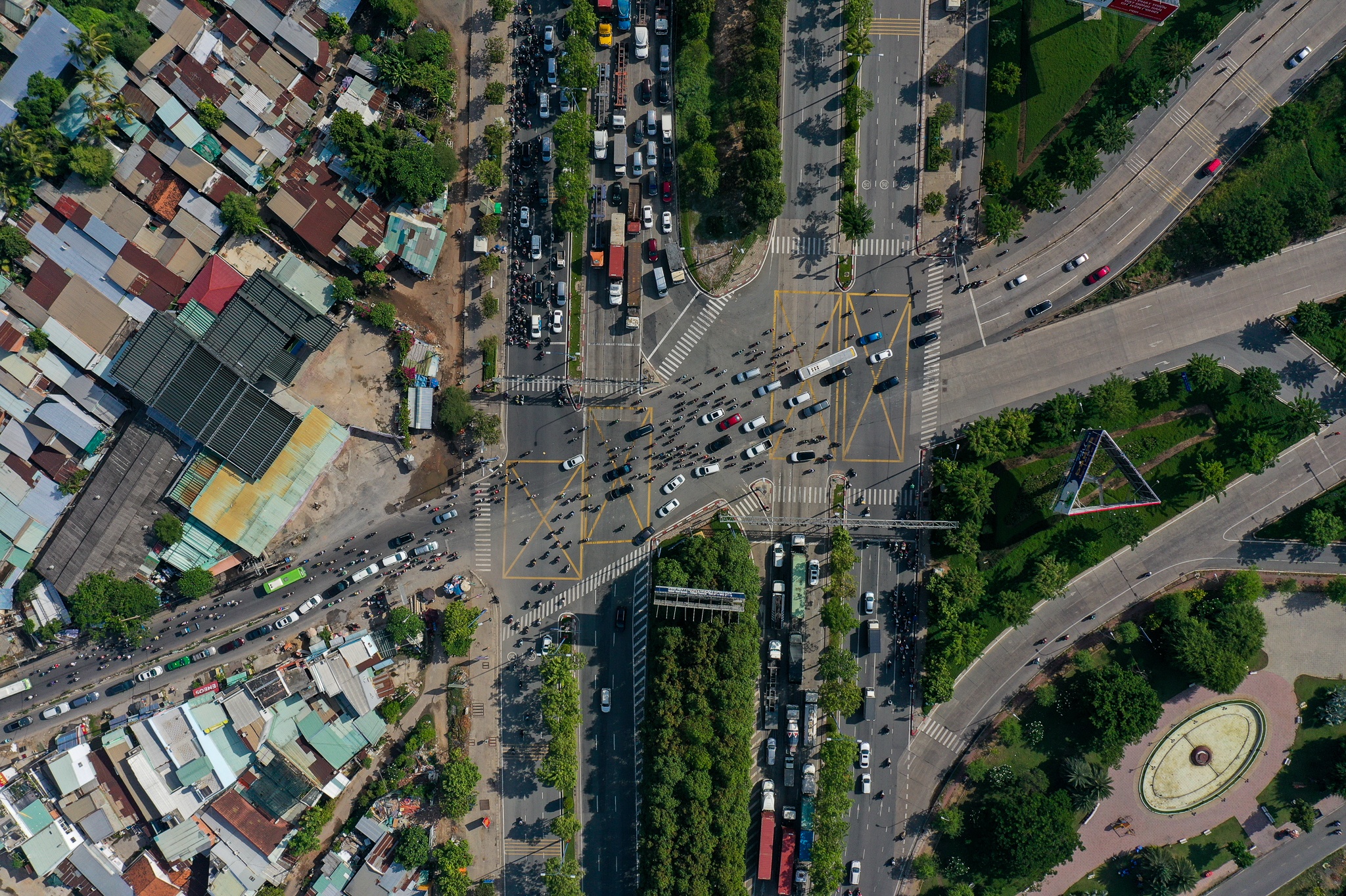 Duong luong dinh cua thi cong do dang anh 11