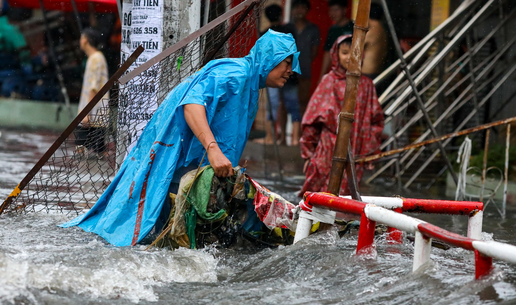 Xe may te nga trong mua o TP Thu Duc anh 3