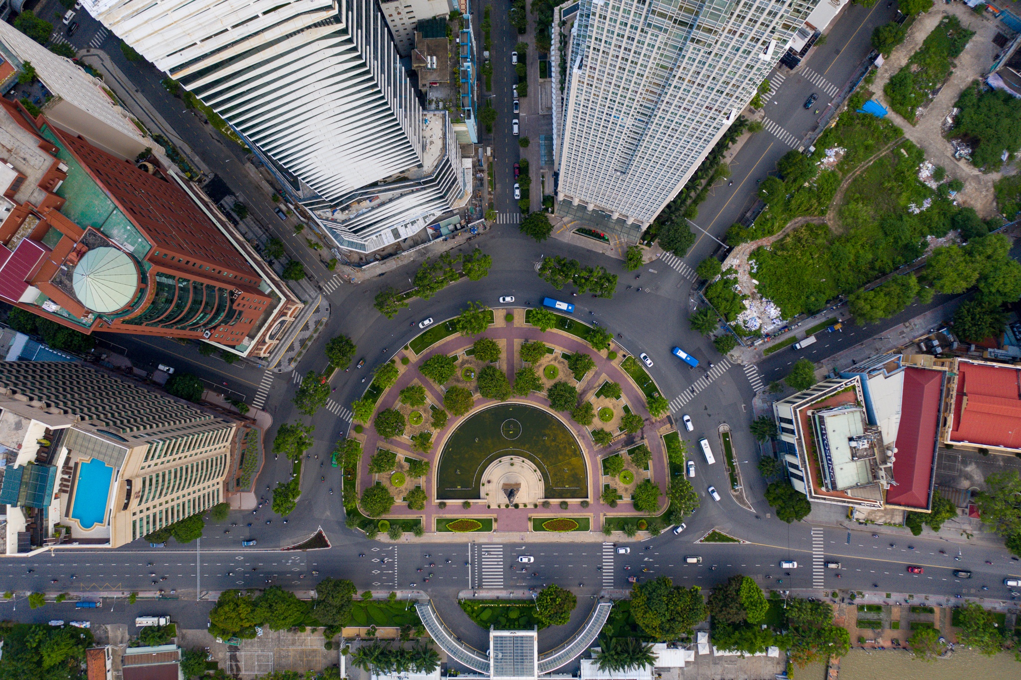 duong pho TP.HCM vang ve anh 2