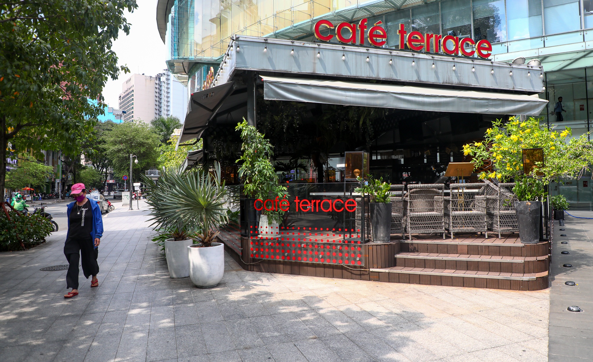 duong pho TP.HCM vang ve anh 10