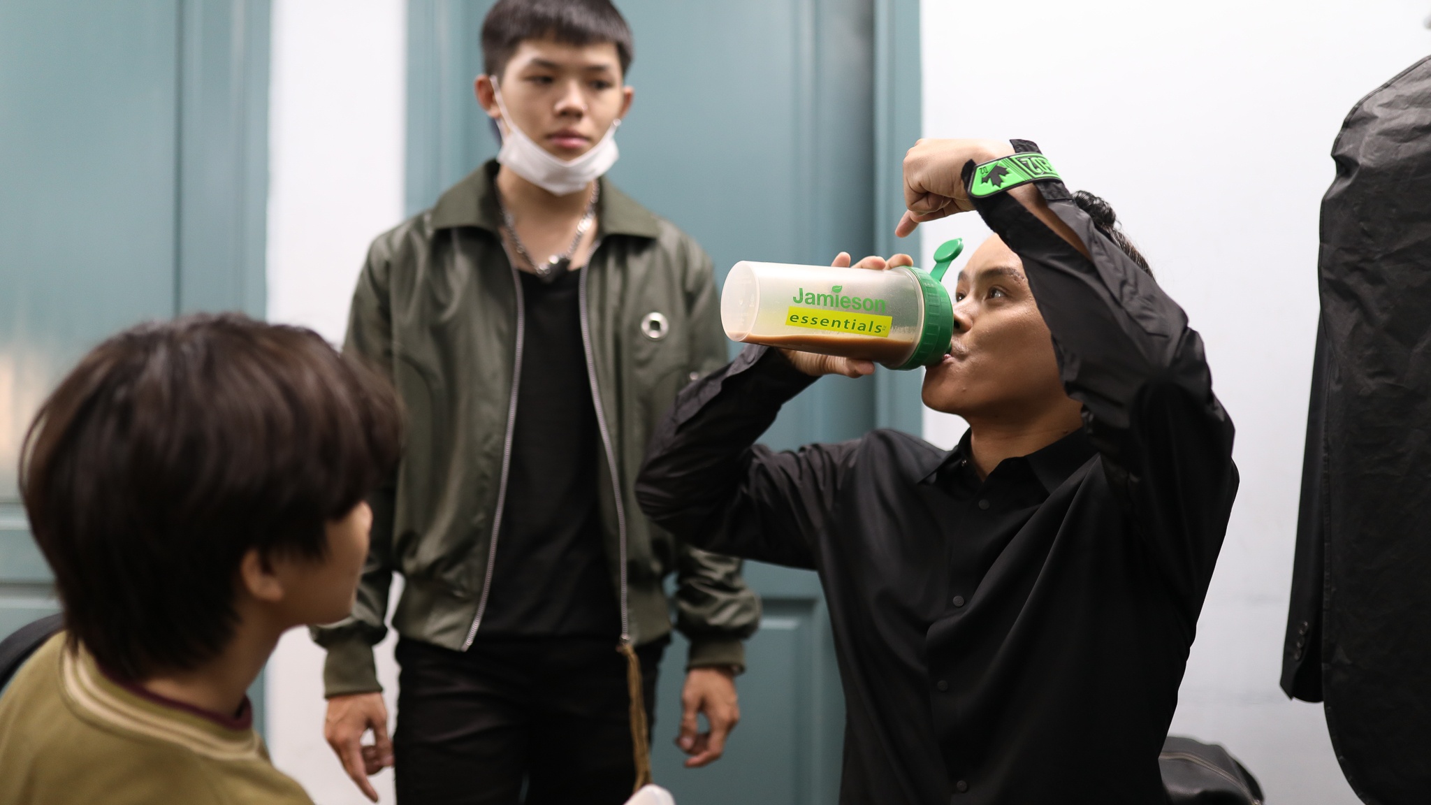 John Huy Tran lam giam khao show vu dao anh 3