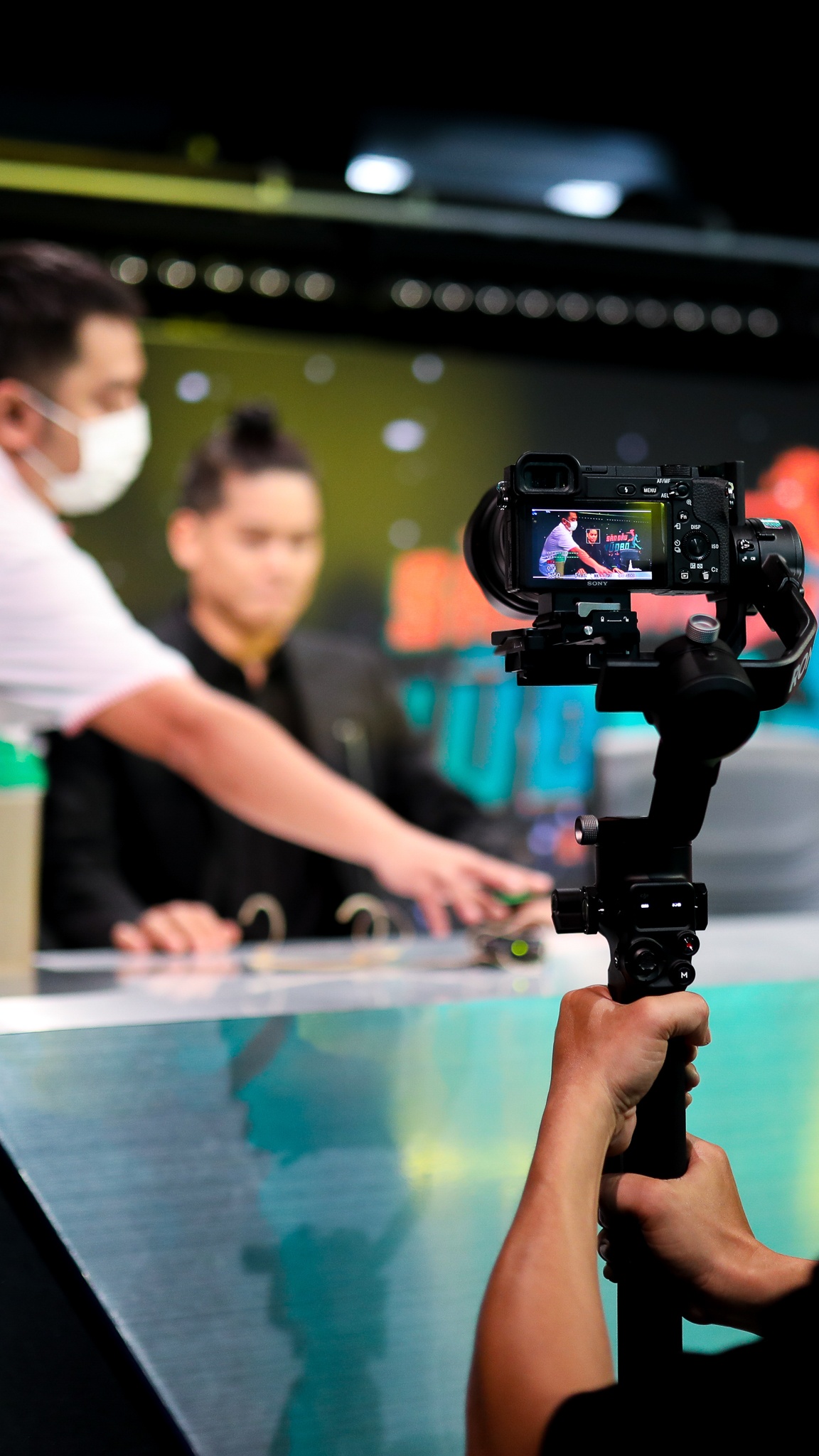 John Huy Tran lam giam khao show vu dao anh 8