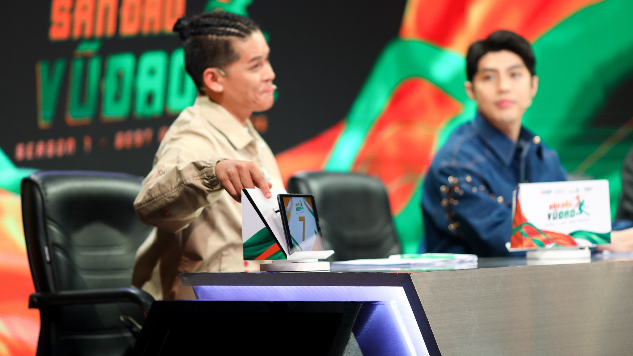 John Huy Tran lam giam khao show vu dao anh 26