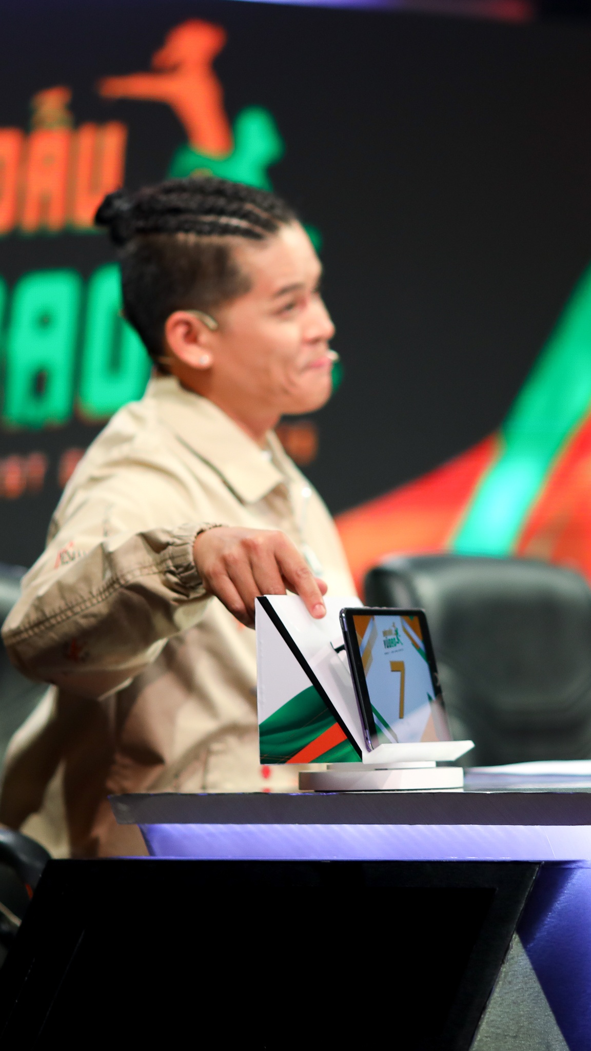 John Huy Tran lam giam khao show vu dao anh 27