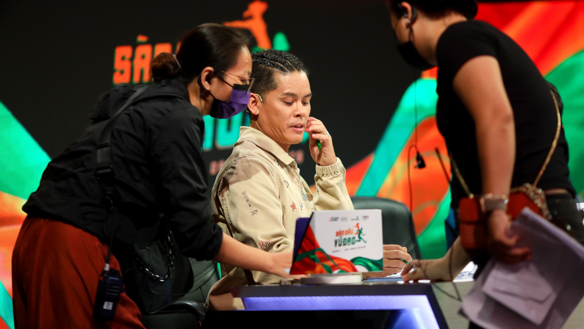 John Huy Tran lam giam khao show vu dao anh 32