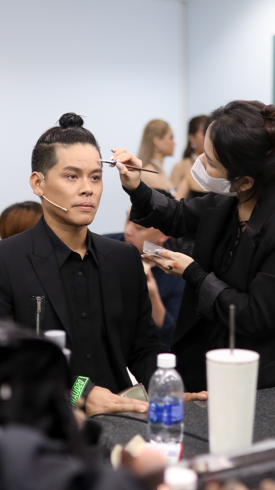 John Huy Tran lam giam khao show vu dao anh 5