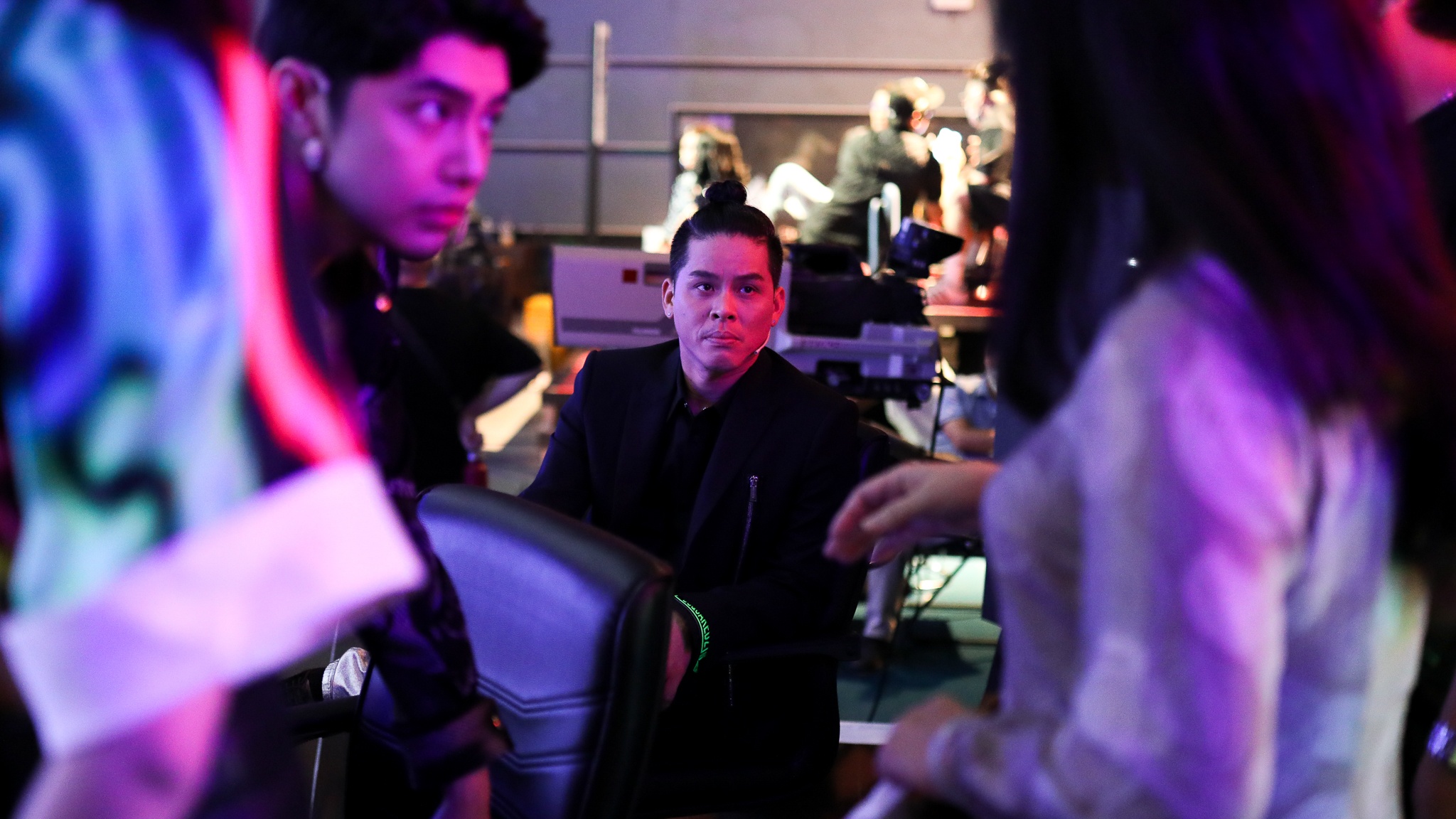 John Huy Tran lam giam khao show vu dao anh 11