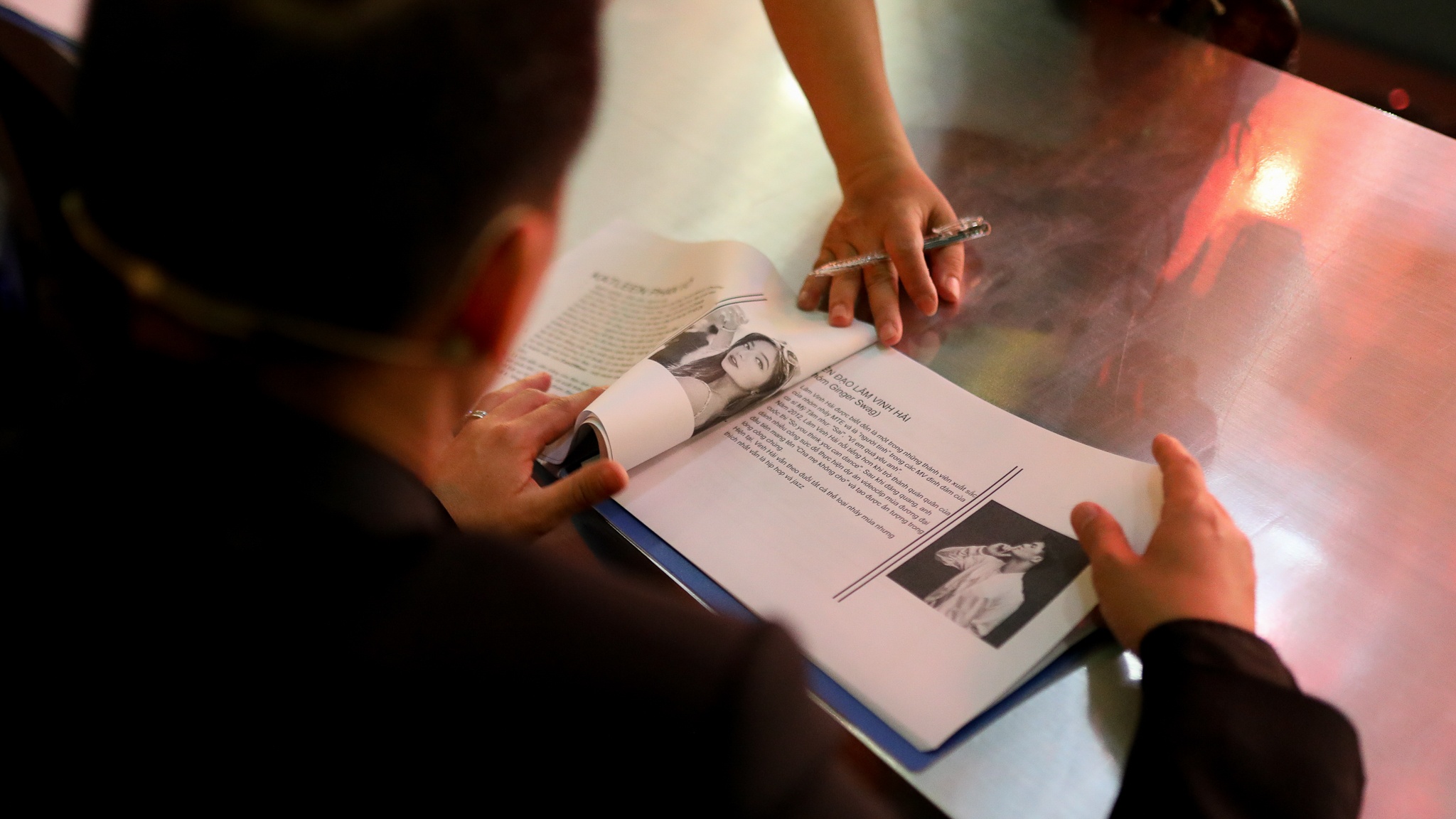 John Huy Tran lam giam khao show vu dao anh 10